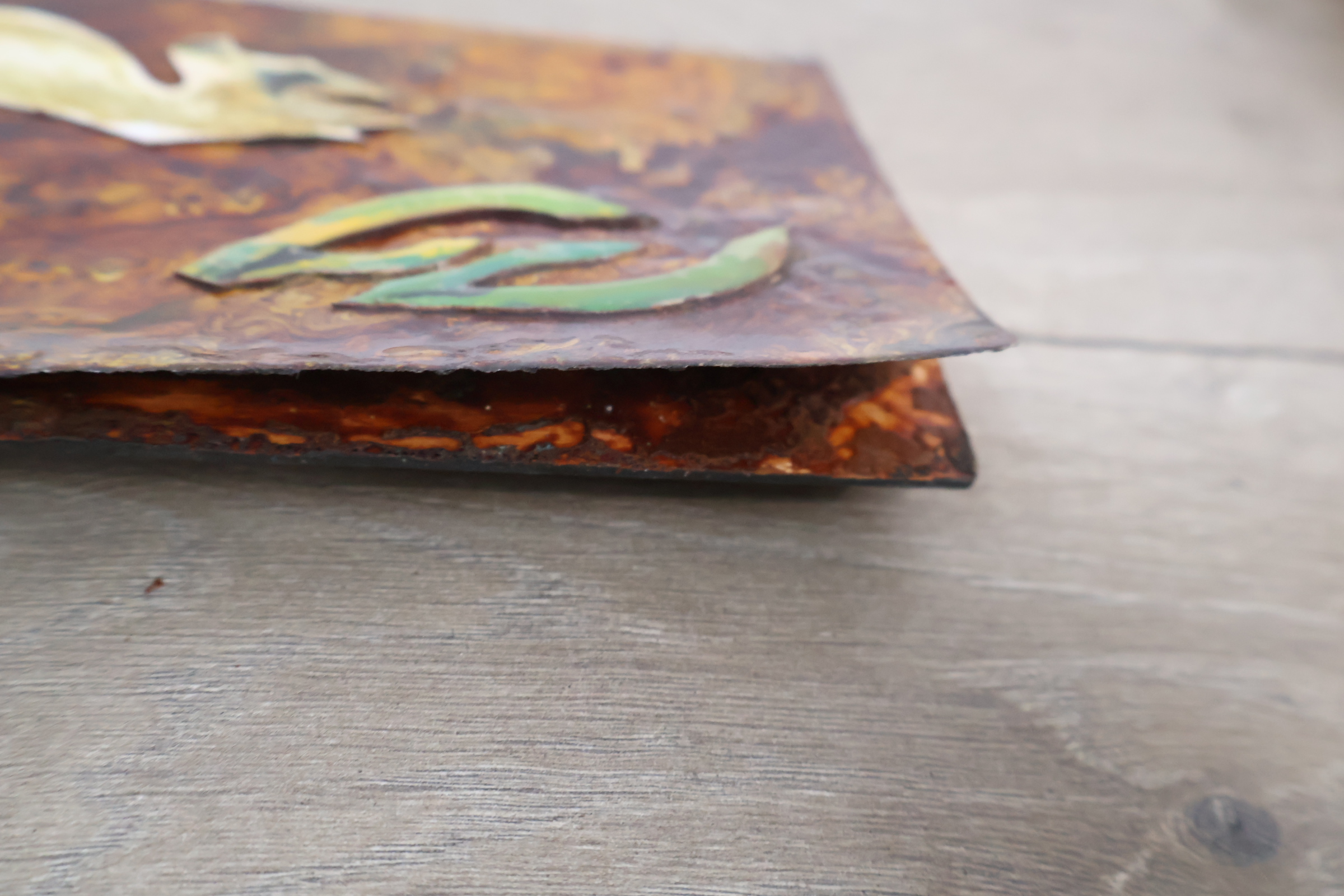 Gekleurde metalen wanddecoratie met zeeleven – foto 18 – kavel bij GSD Auctions, Zoeterwoude