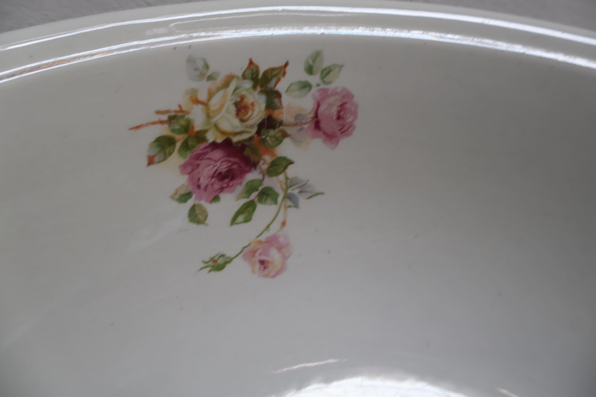 Emaille waterkan en schaal met bloemenmotief – foto 6 – kavel bij GSD Auctions, Zoeterwoude