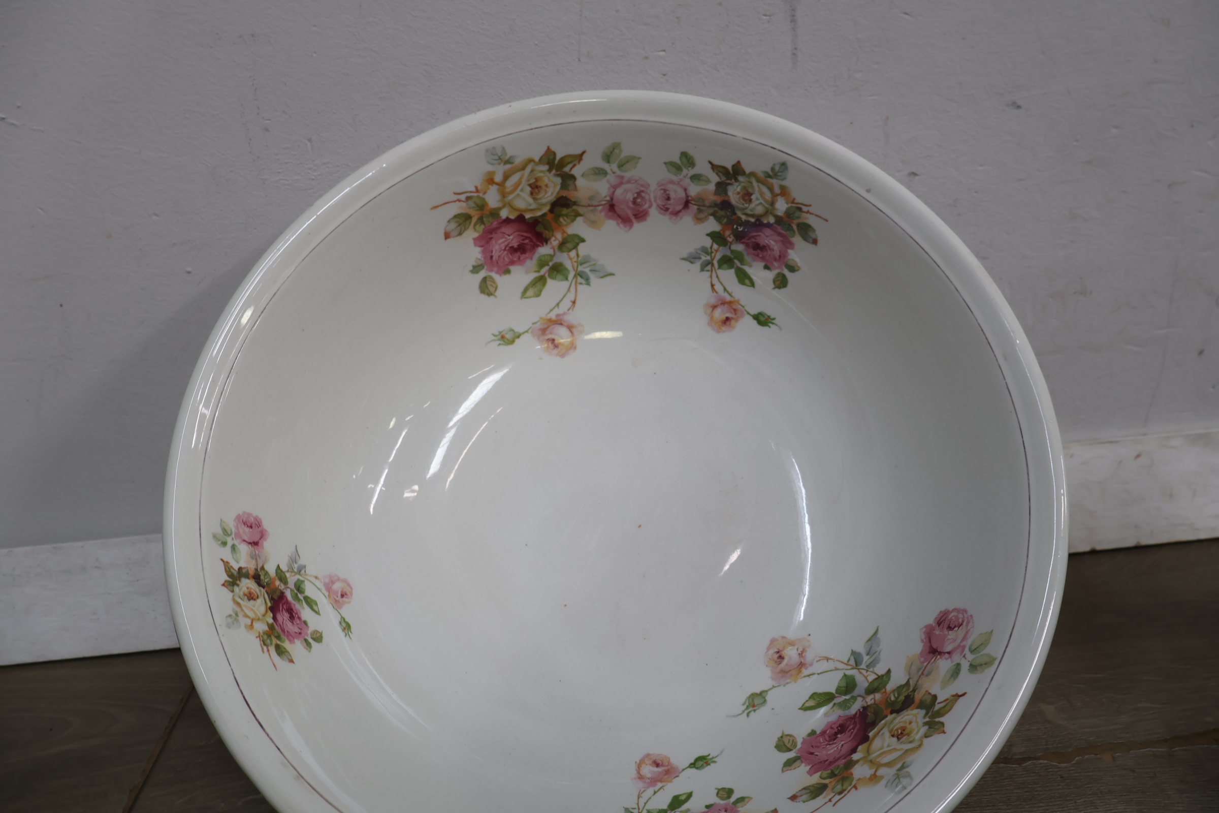 Emaille waterkan en schaal met bloemenmotief – foto 7 – kavel bij GSD Auctions, Zoeterwoude