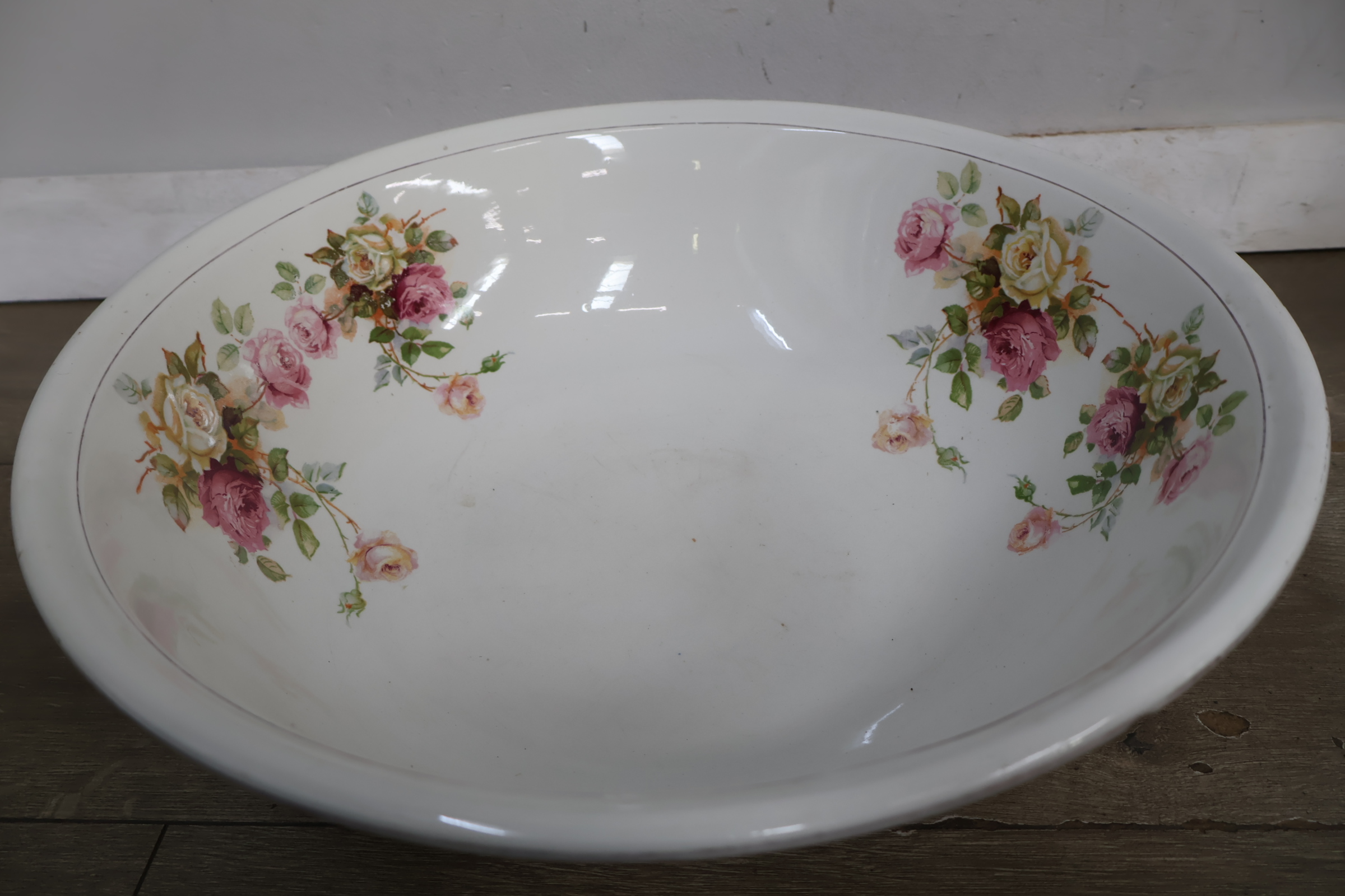 Emaille waterkan en schaal met bloemenmotief – foto 10 – kavel bij GSD Auctions, Zoeterwoude