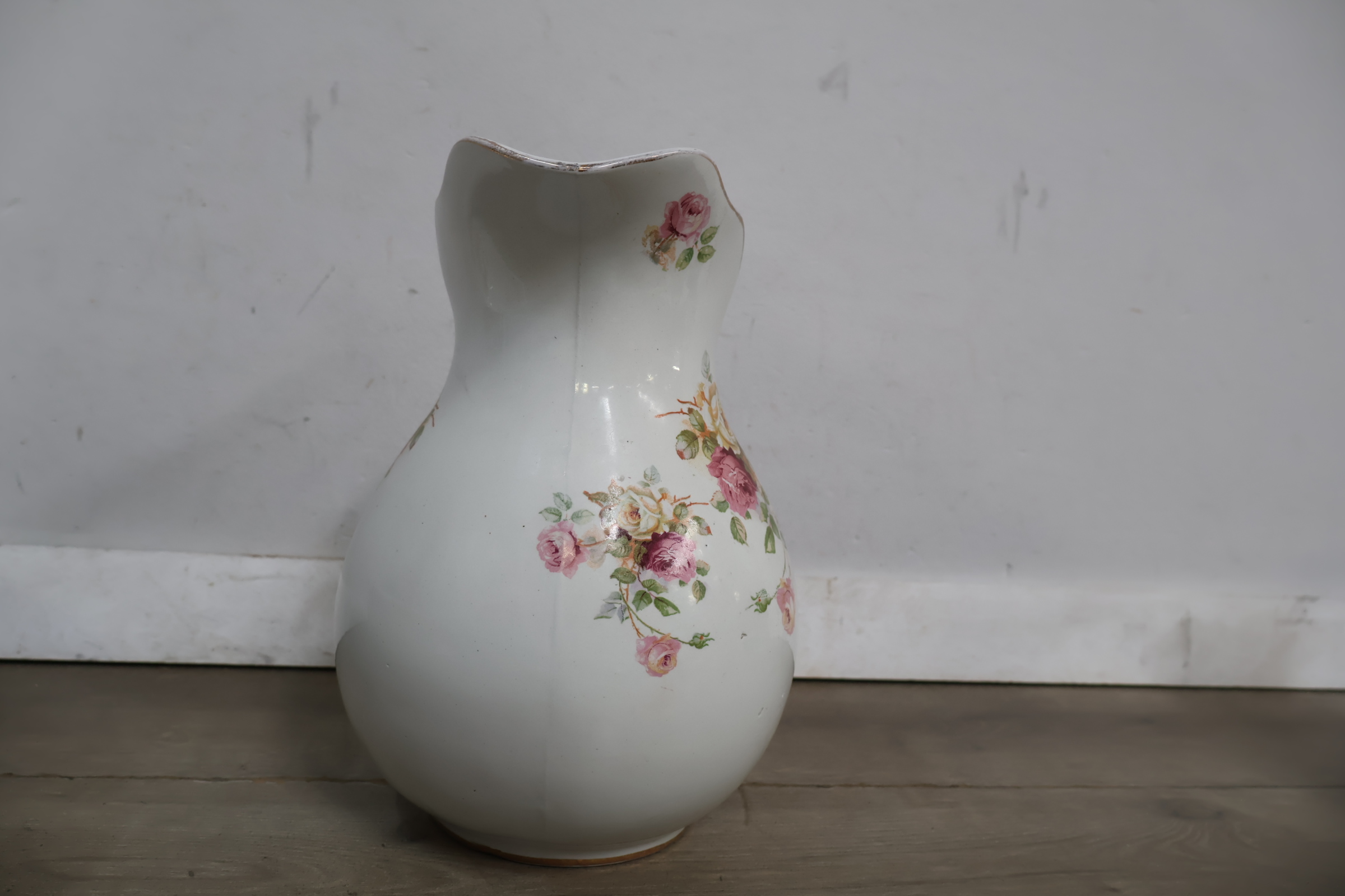 Emaille waterkan en schaal met bloemenmotief – foto 15 – kavel bij GSD Auctions, Zoeterwoude