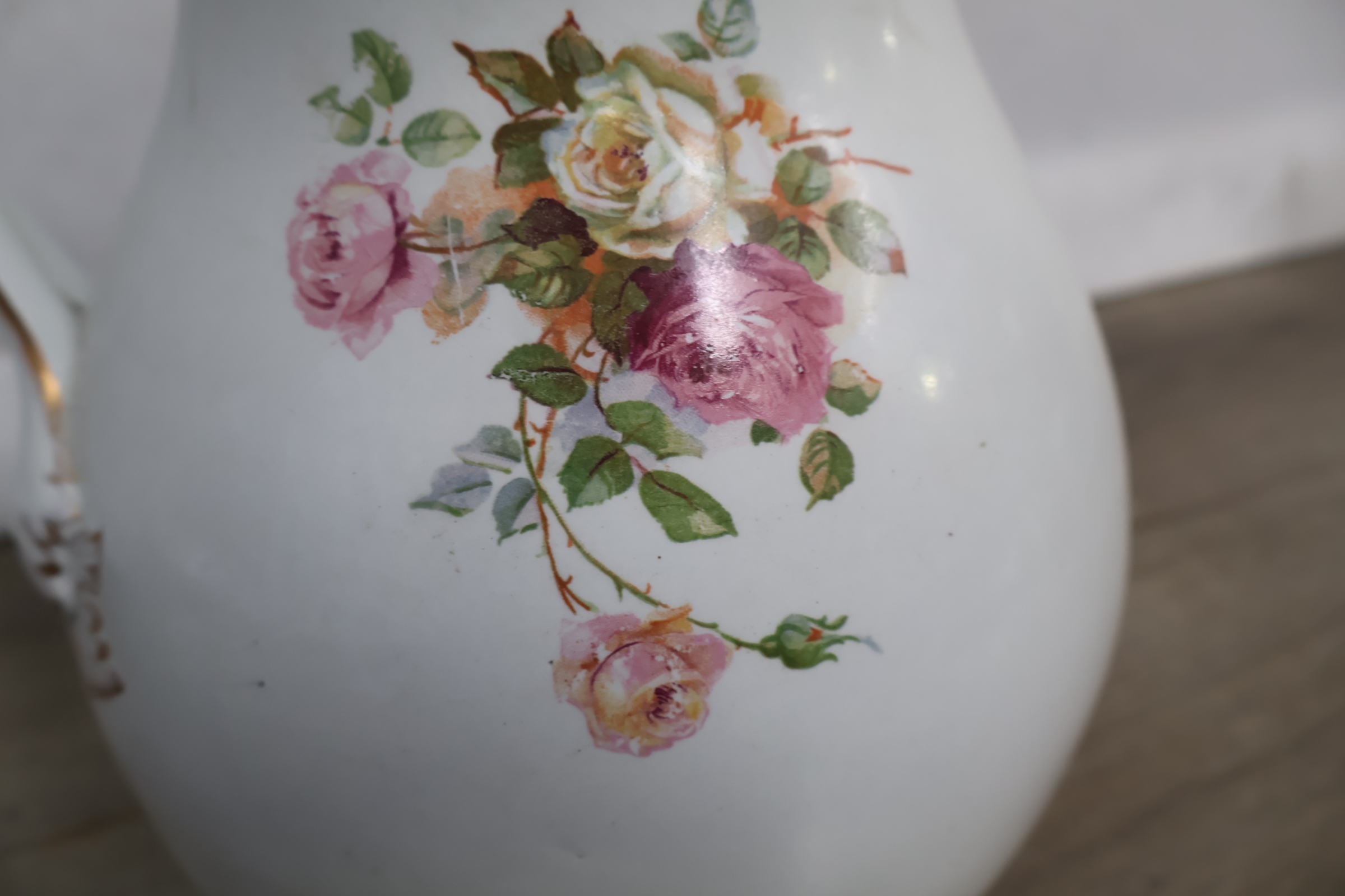 Emaille waterkan en schaal met bloemenmotief – foto 16 – kavel bij GSD Auctions, Zoeterwoude