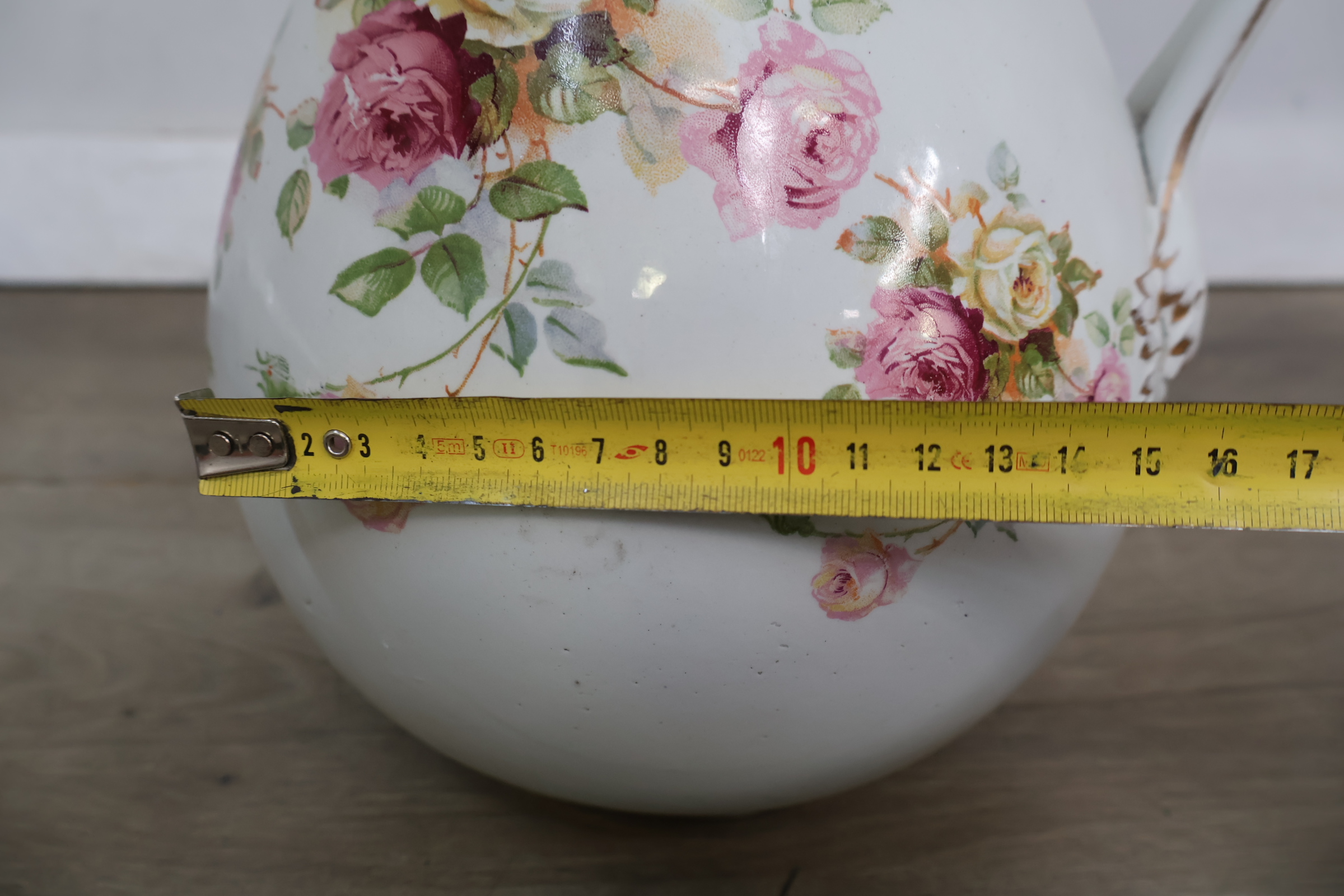 Emaille waterkan en schaal met bloemenmotief – foto 24 – kavel bij GSD Auctions, Zoeterwoude