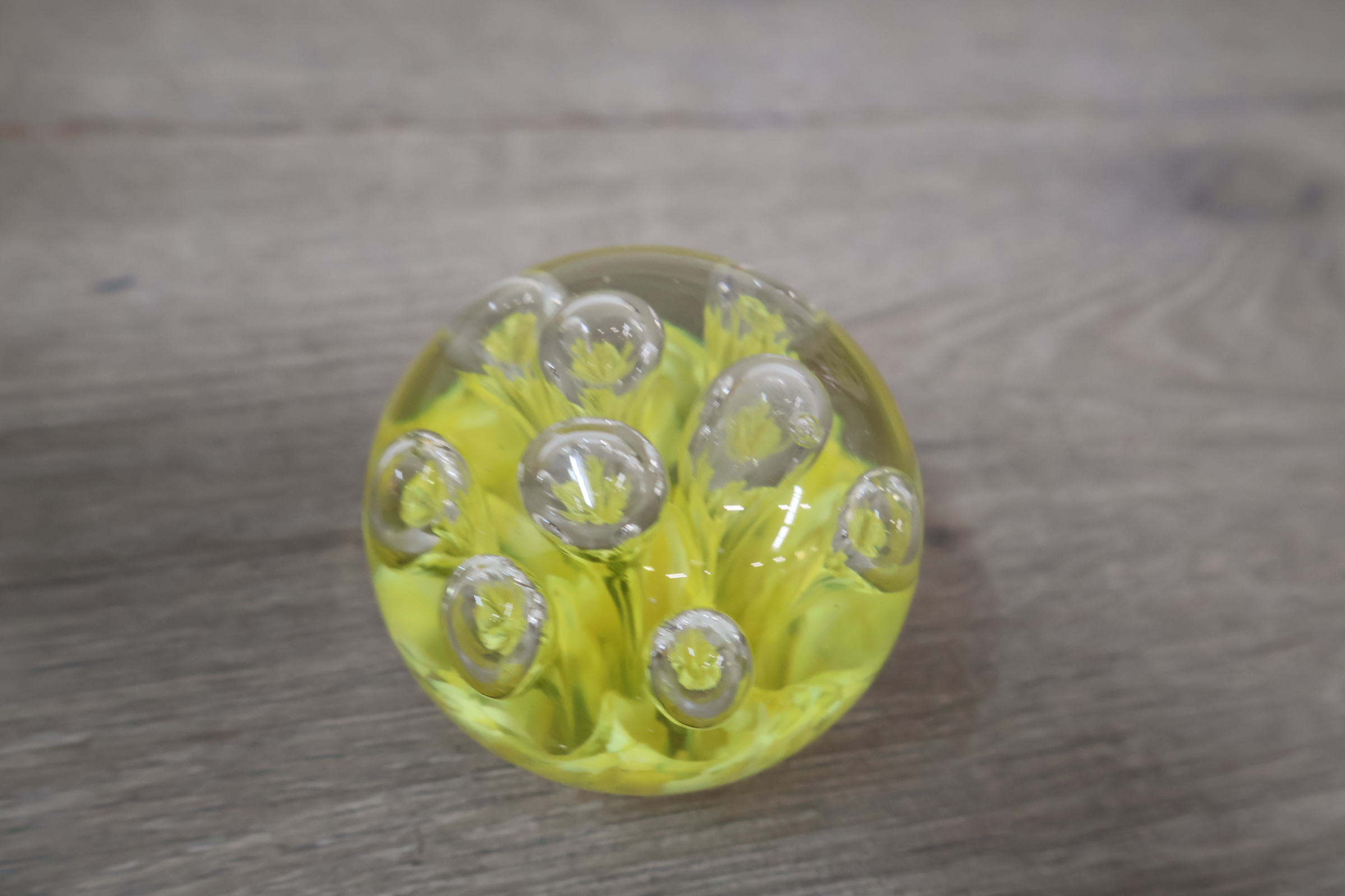 Gele en groene keramische vazen en zout- en pepermolens – foto 8 – kavel bij GSD Auctions, Zoeterwoude