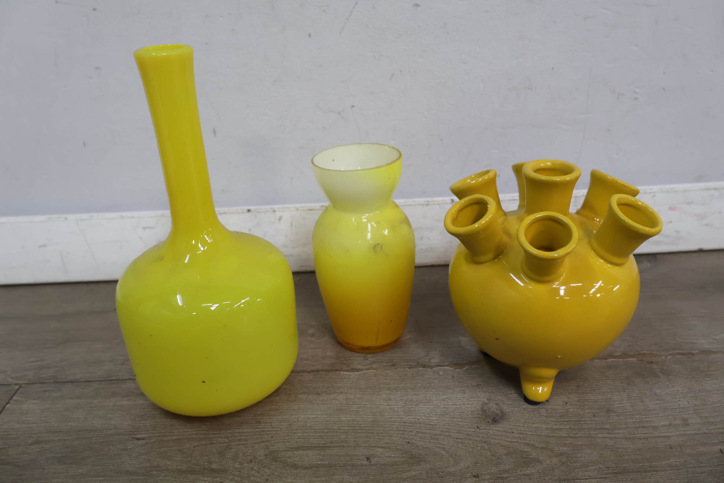 Gele en groene keramische vazen en zout- en pepermolens – foto 9 – kavel bij GSD Auctions, Zoeterwoude
