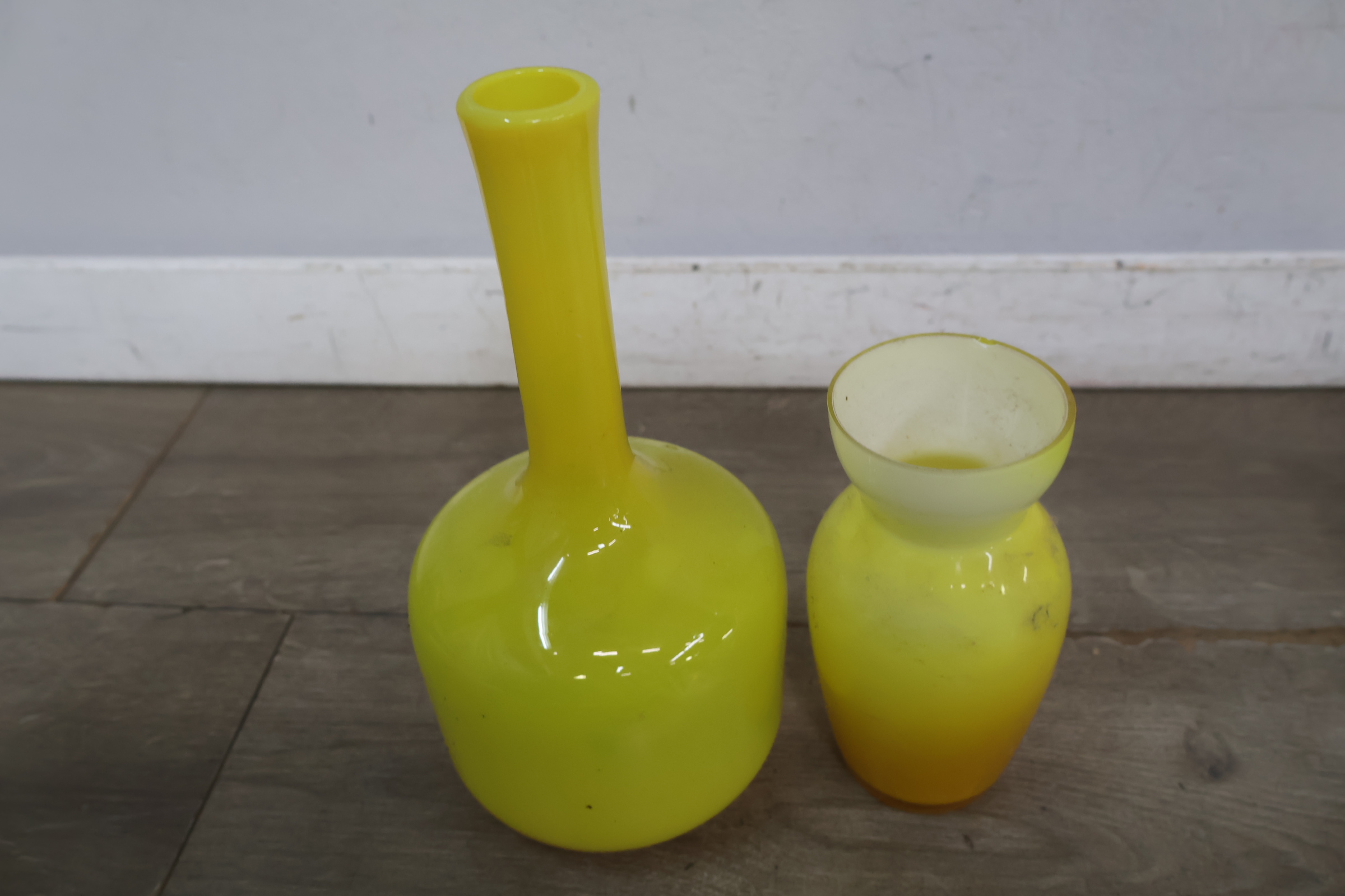 Gele en groene keramische vazen en zout- en pepermolens – foto 12 – kavel bij GSD Auctions, Zoeterwoude
