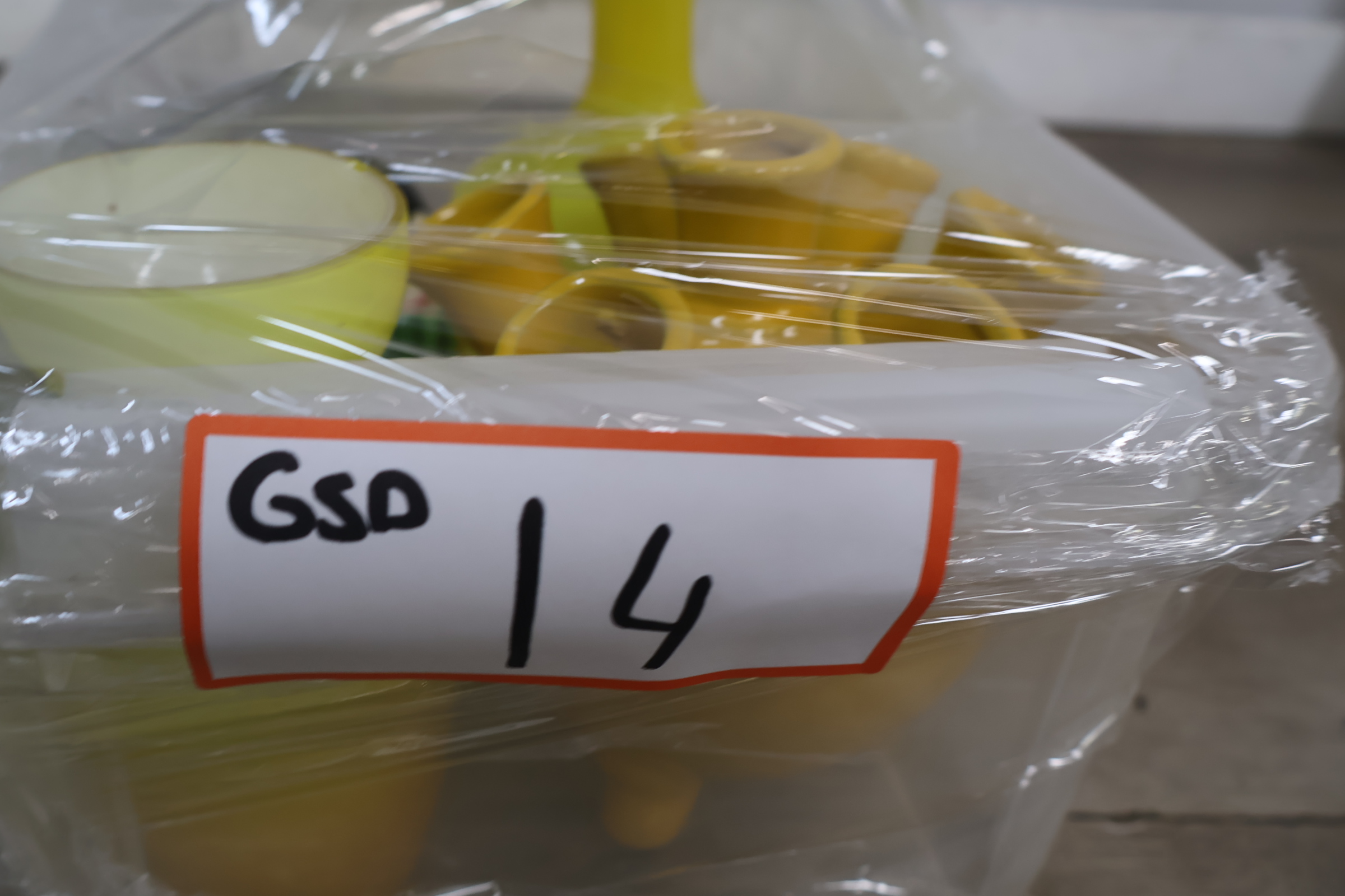 Gele en groene keramische vazen en zout- en pepermolens – foto 18 – kavel bij GSD Auctions, Zoeterwoude