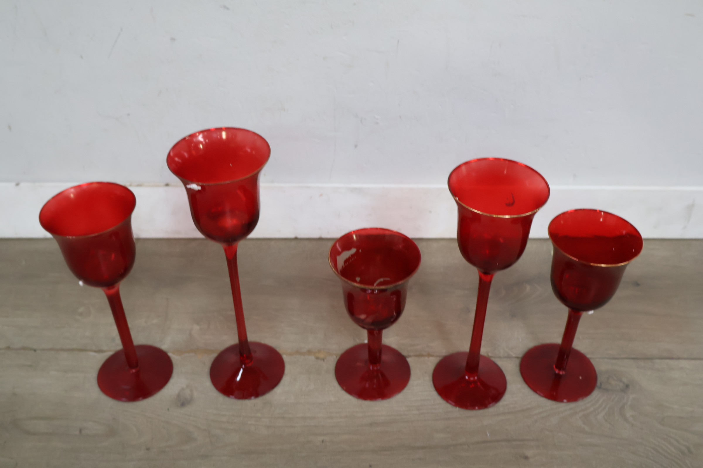 Set rode glazen kandelaren by Santa – foto 5 – kavel bij GSD Auctions, Zoeterwoude