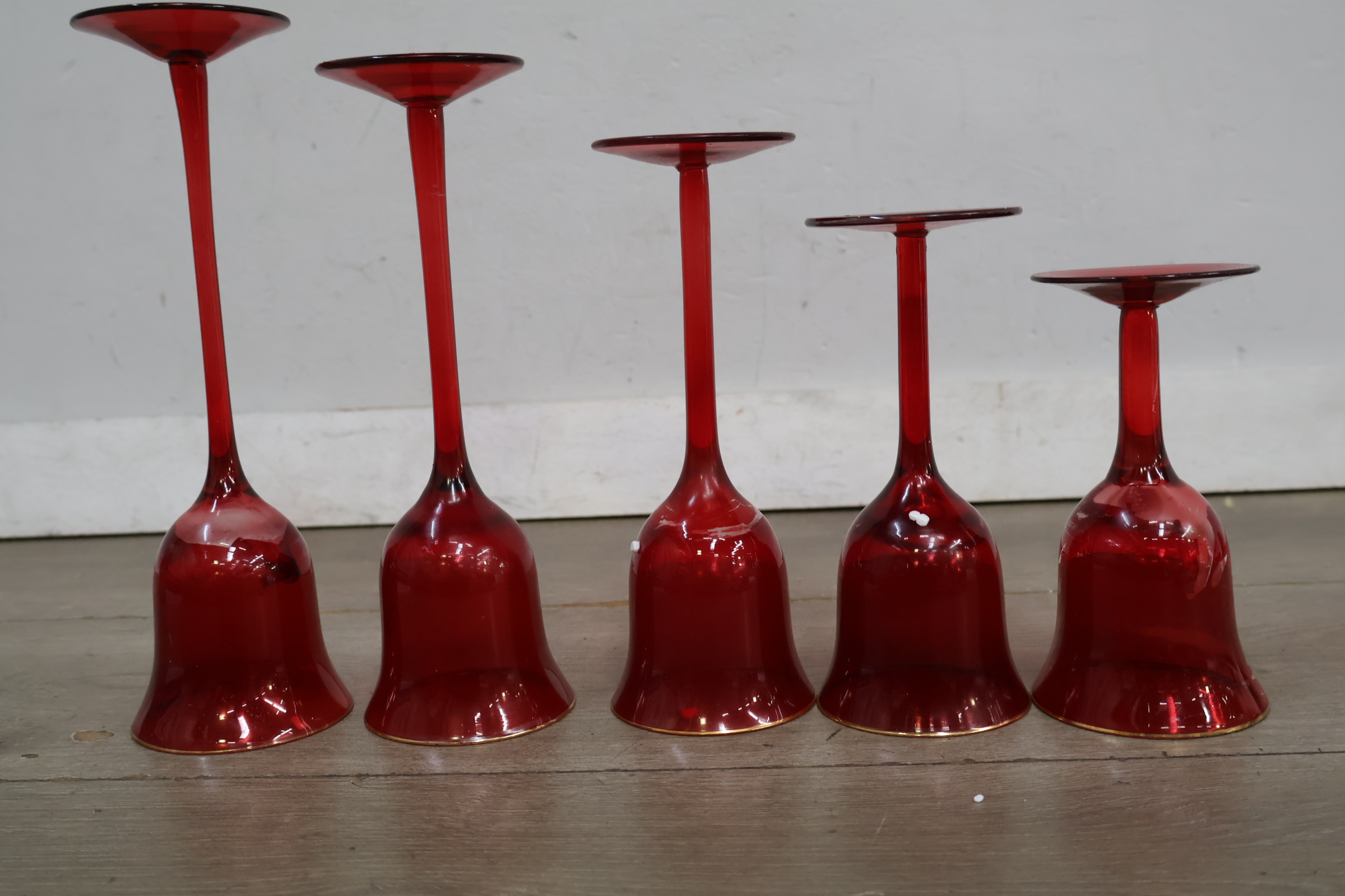 Set rode glazen kandelaren by Santa – foto 11 – kavel bij GSD Auctions, Zoeterwoude