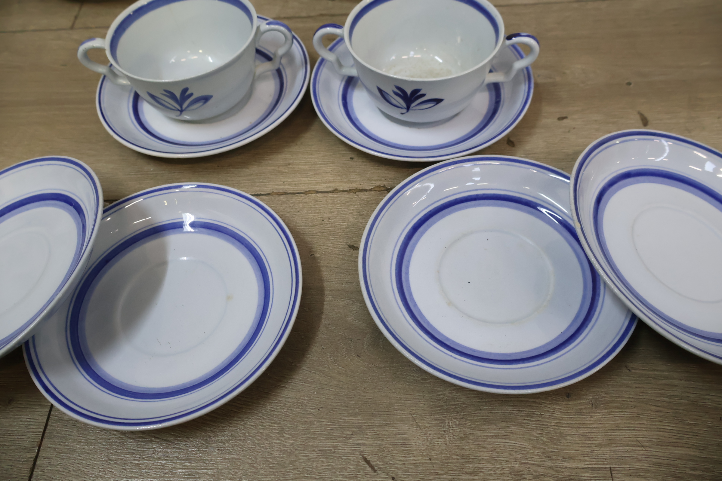 Servies met blauw bloemmotief, porselein – foto 5 – kavel bij GSD Auctions, Zoeterwoude