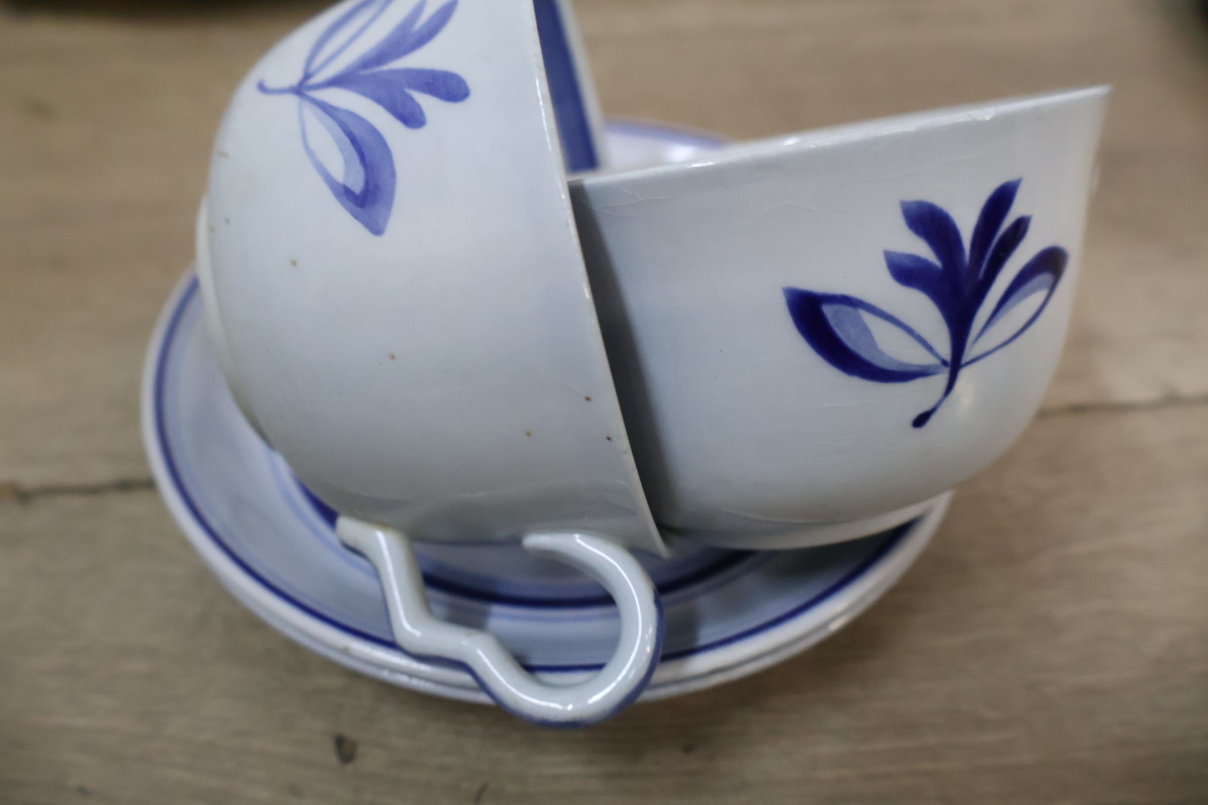 Servies met blauw bloemmotief, porselein – foto 8 – kavel bij GSD Auctions, Zoeterwoude