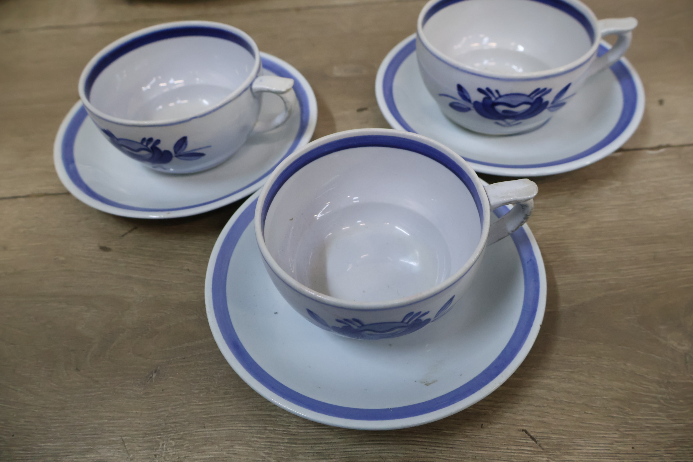 Servies met blauw bloemmotief, porselein – foto 10 – kavel bij GSD Auctions, Zoeterwoude