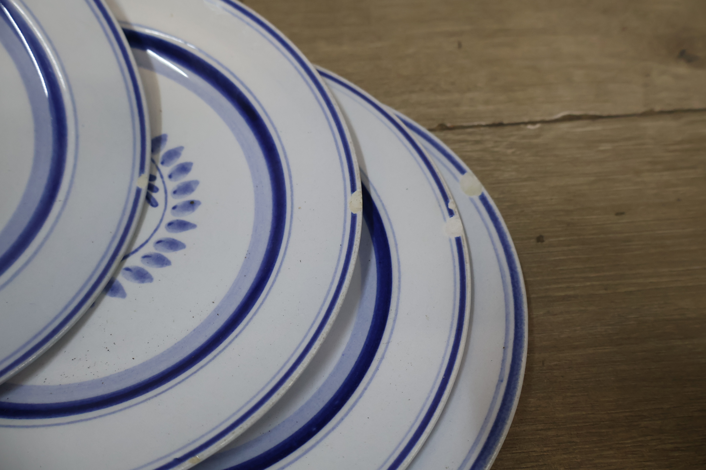 Servies met blauw bloemmotief, porselein – foto 22 – kavel bij GSD Auctions, Zoeterwoude