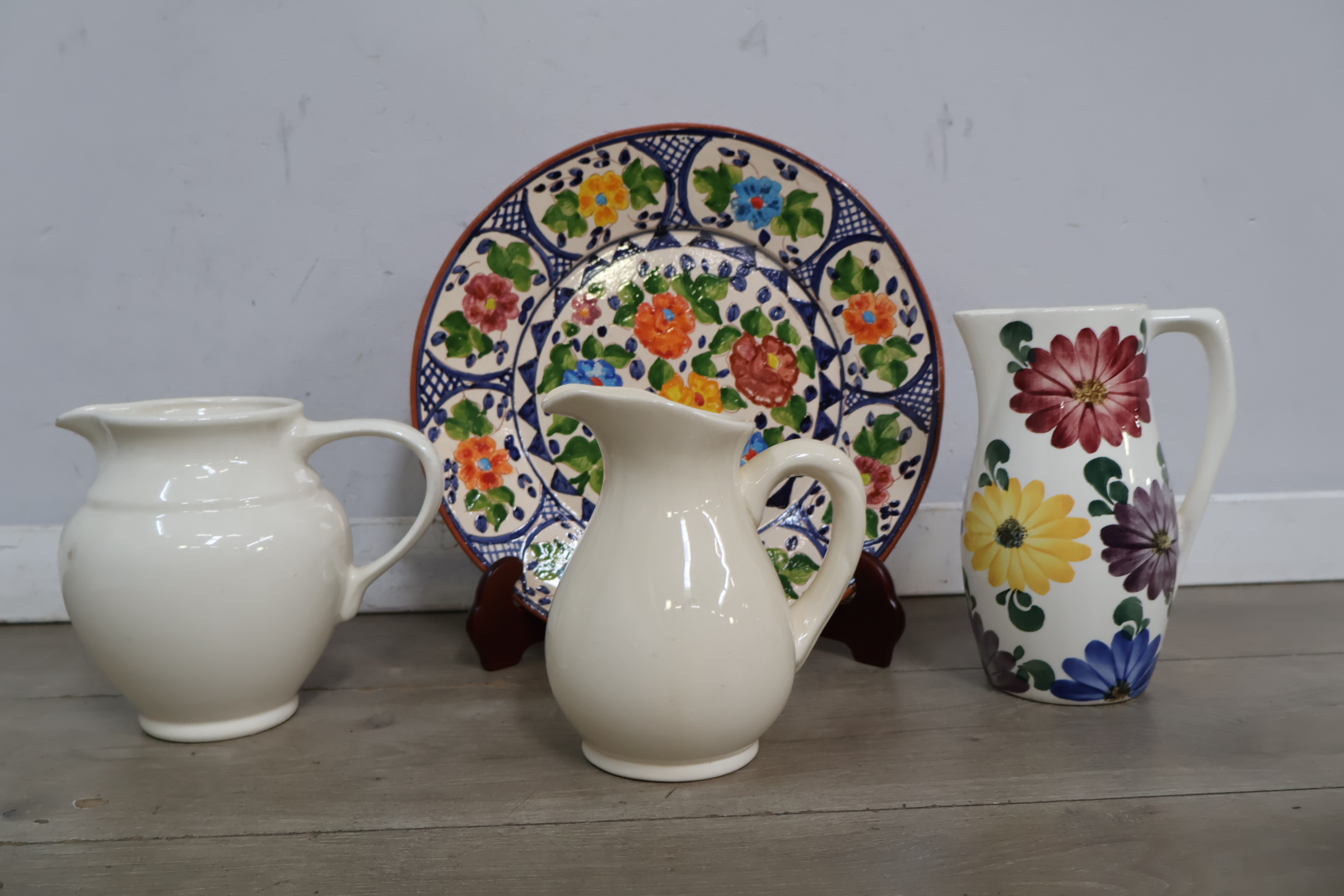 Set keramische kannen en schaal met bloemmotief – foto 5 – kavel bij GSD Auctions, Zoeterwoude
