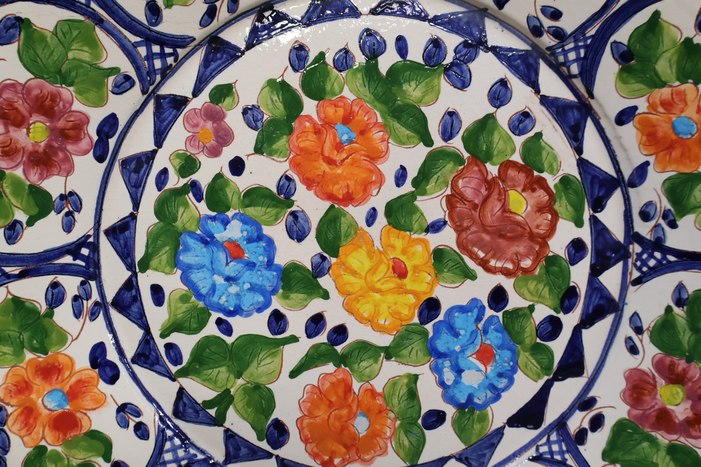 Set keramische kannen en schaal met bloemmotief – foto 7 – kavel bij GSD Auctions, Zoeterwoude