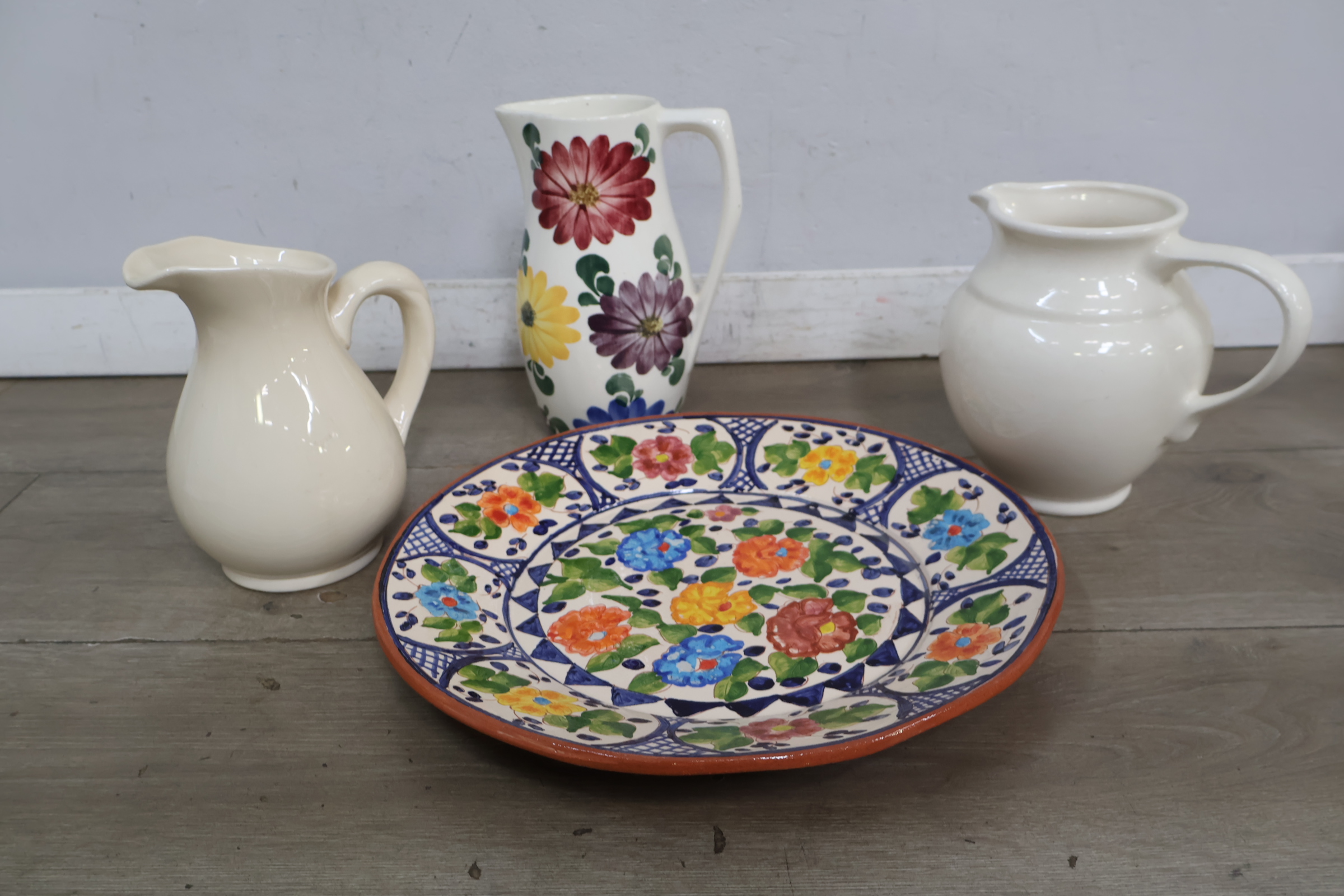 Set keramische kannen en schaal met bloemmotief – foto 9 – kavel bij GSD Auctions, Zoeterwoude