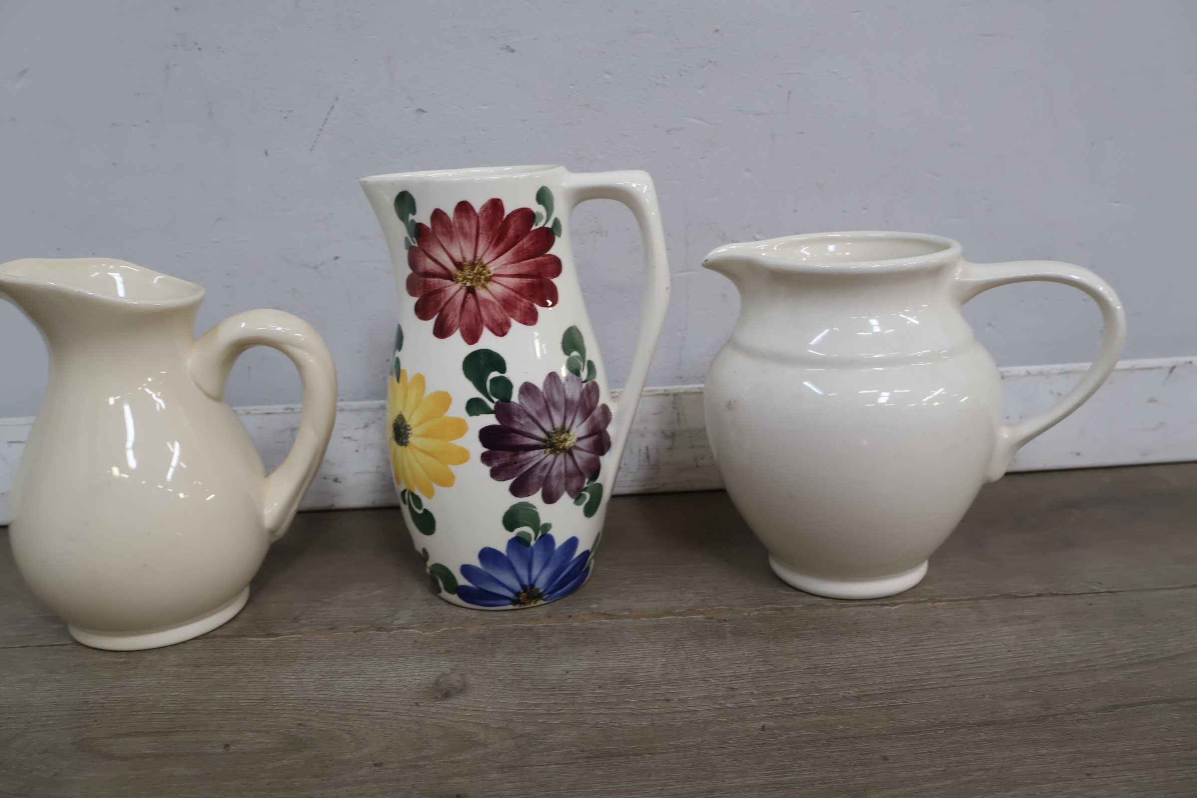 Set keramische kannen en schaal met bloemmotief – foto 11 – kavel bij GSD Auctions, Zoeterwoude
