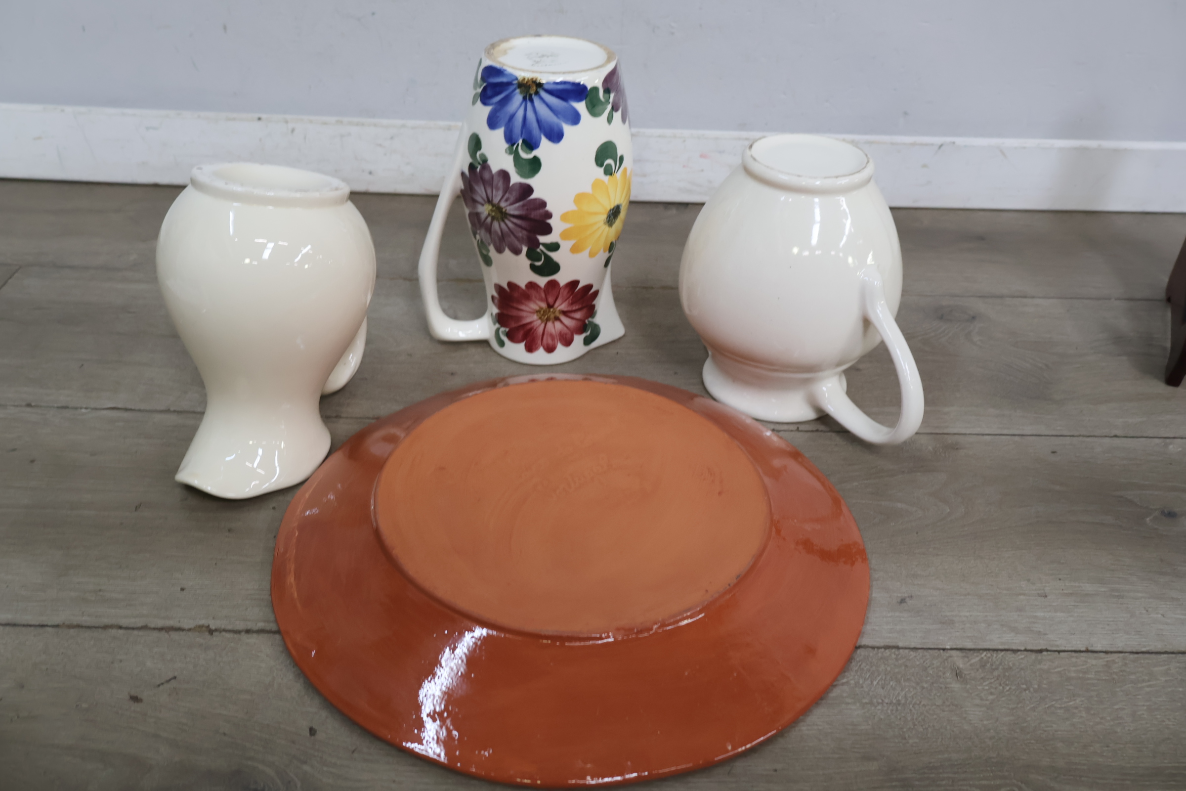 Set keramische kannen en schaal met bloemmotief – foto 15 – kavel bij GSD Auctions, Zoeterwoude