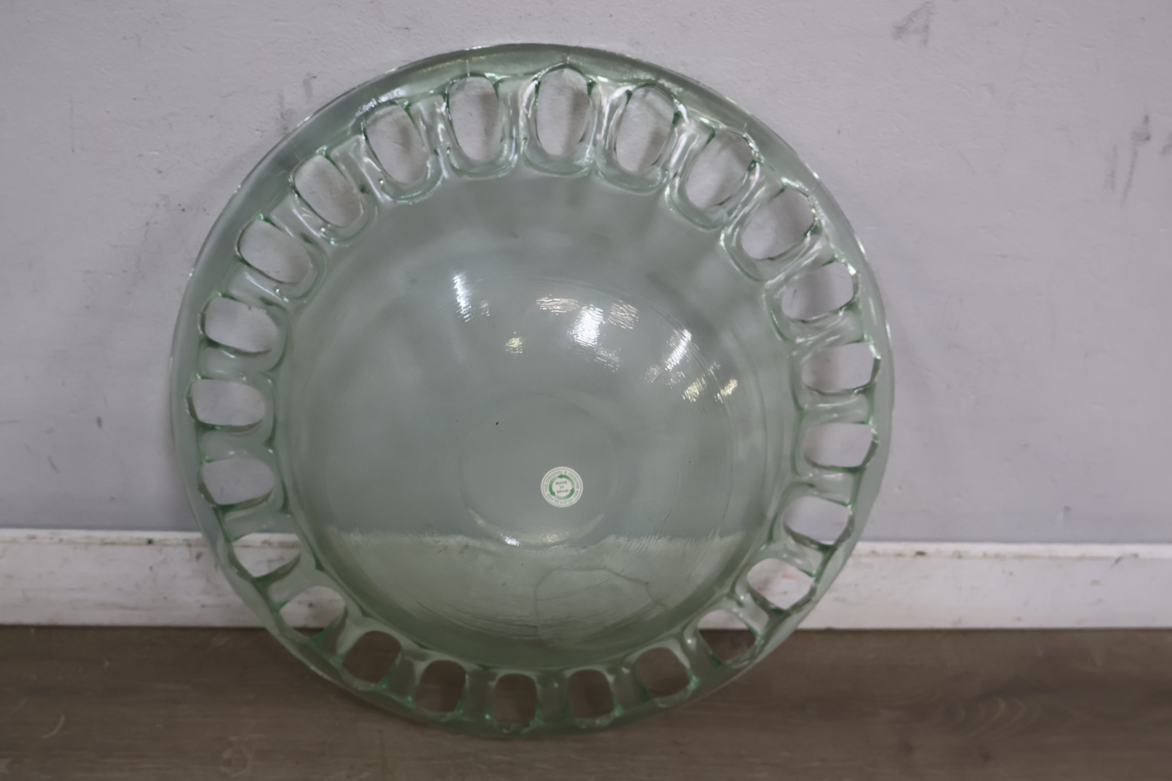 Glazen schaal met opengewerkte rand – foto 14 – kavel bij GSD Auctions, Zoeterwoude