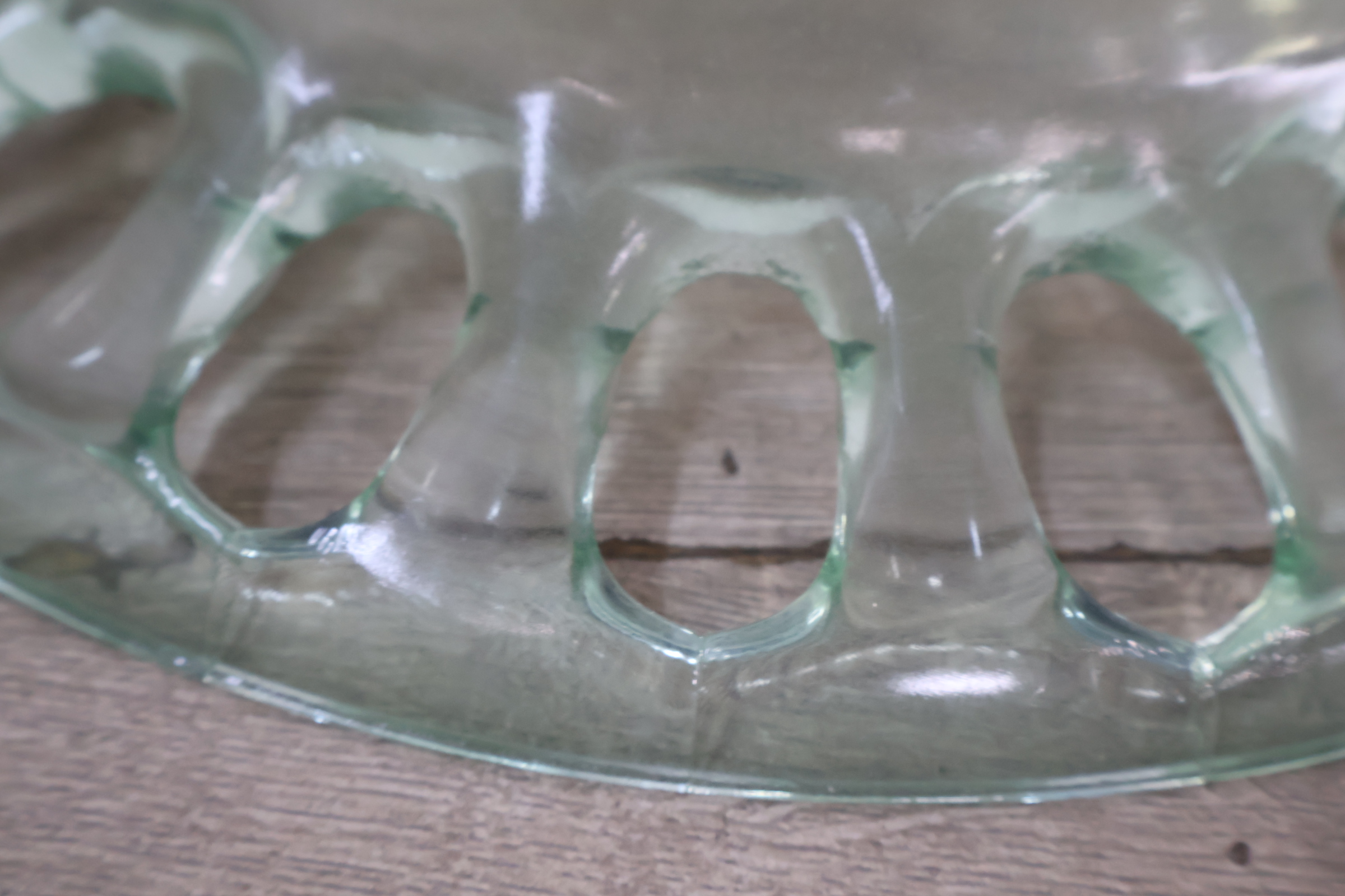 Glazen schaal met opengewerkte rand – foto 16 – kavel bij GSD Auctions, Zoeterwoude
