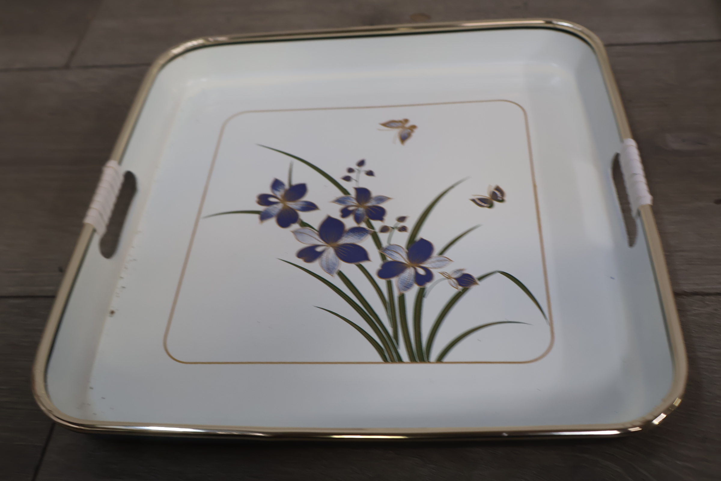 Set van 3 dienbladen met bloemendecoratie – foto 10 – kavel bij GSD Auctions, Zoeterwoude