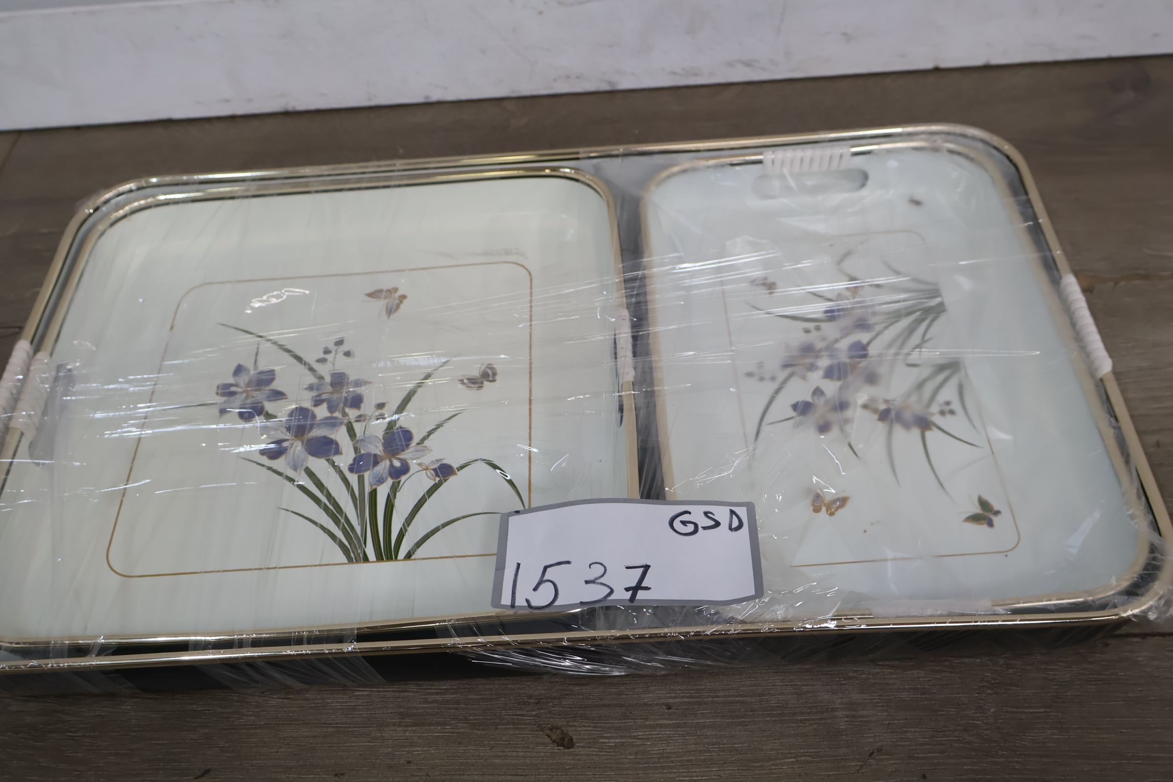 Set van 3 dienbladen met bloemendecoratie – foto 19 – kavel bij GSD Auctions, Zoeterwoude