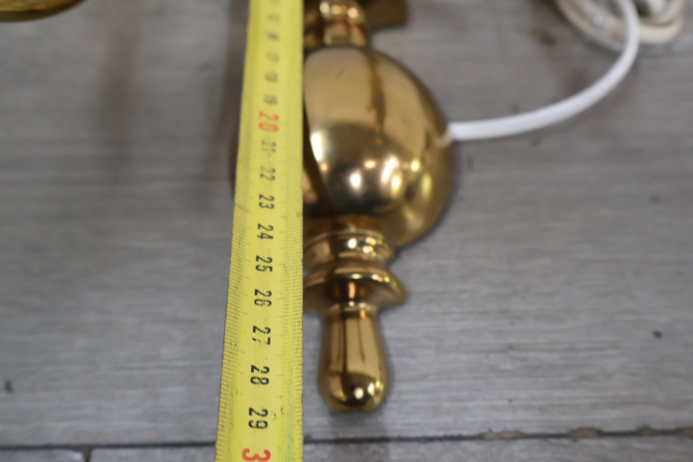 Messing tweearmige wandlamp met kaarsvormige fitting – foto 14 – kavel bij GSD Auctions, Zoeterwoude