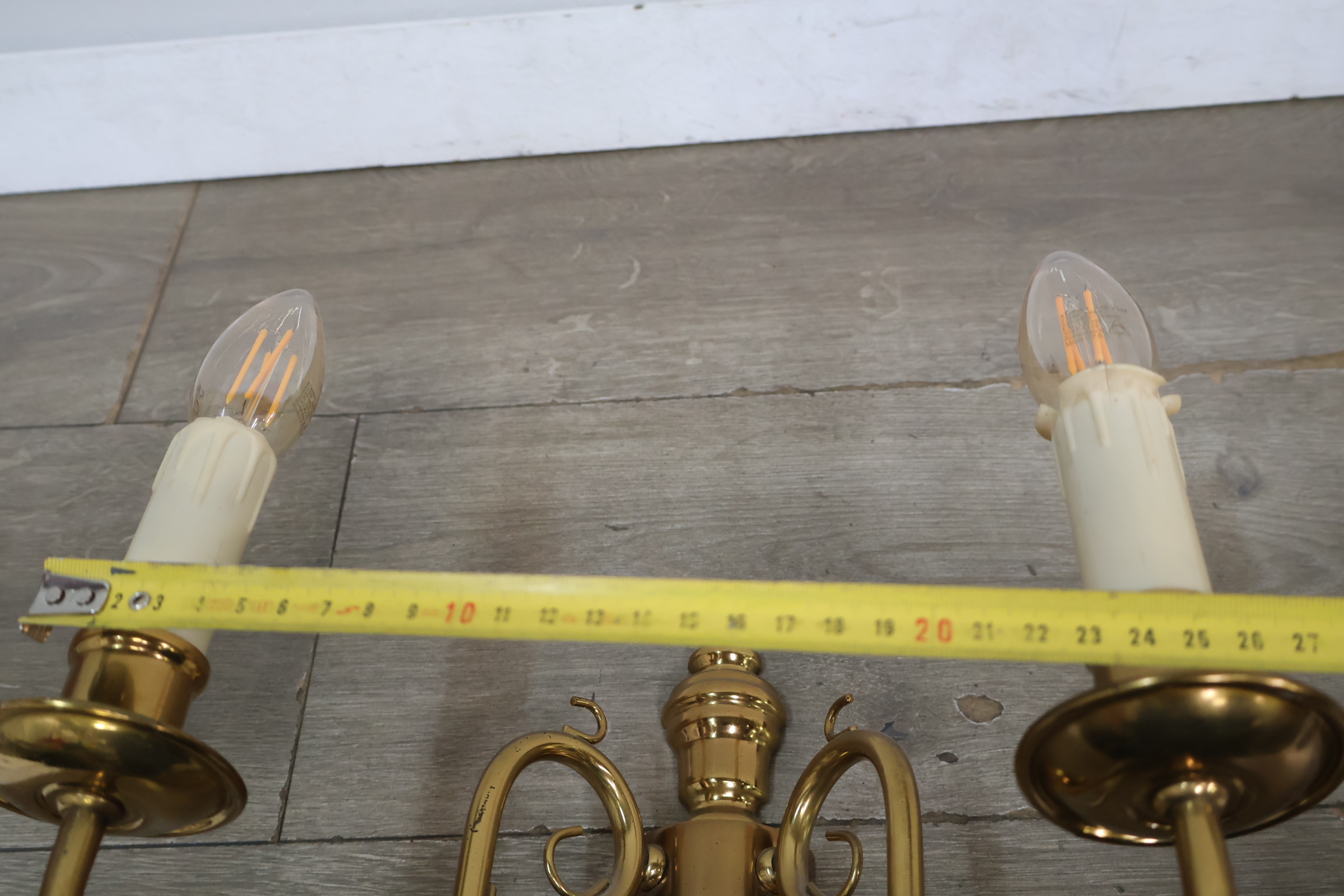 Messing tweearmige wandlamp met kaarsvormige fitting – foto 15 – kavel bij GSD Auctions, Zoeterwoude