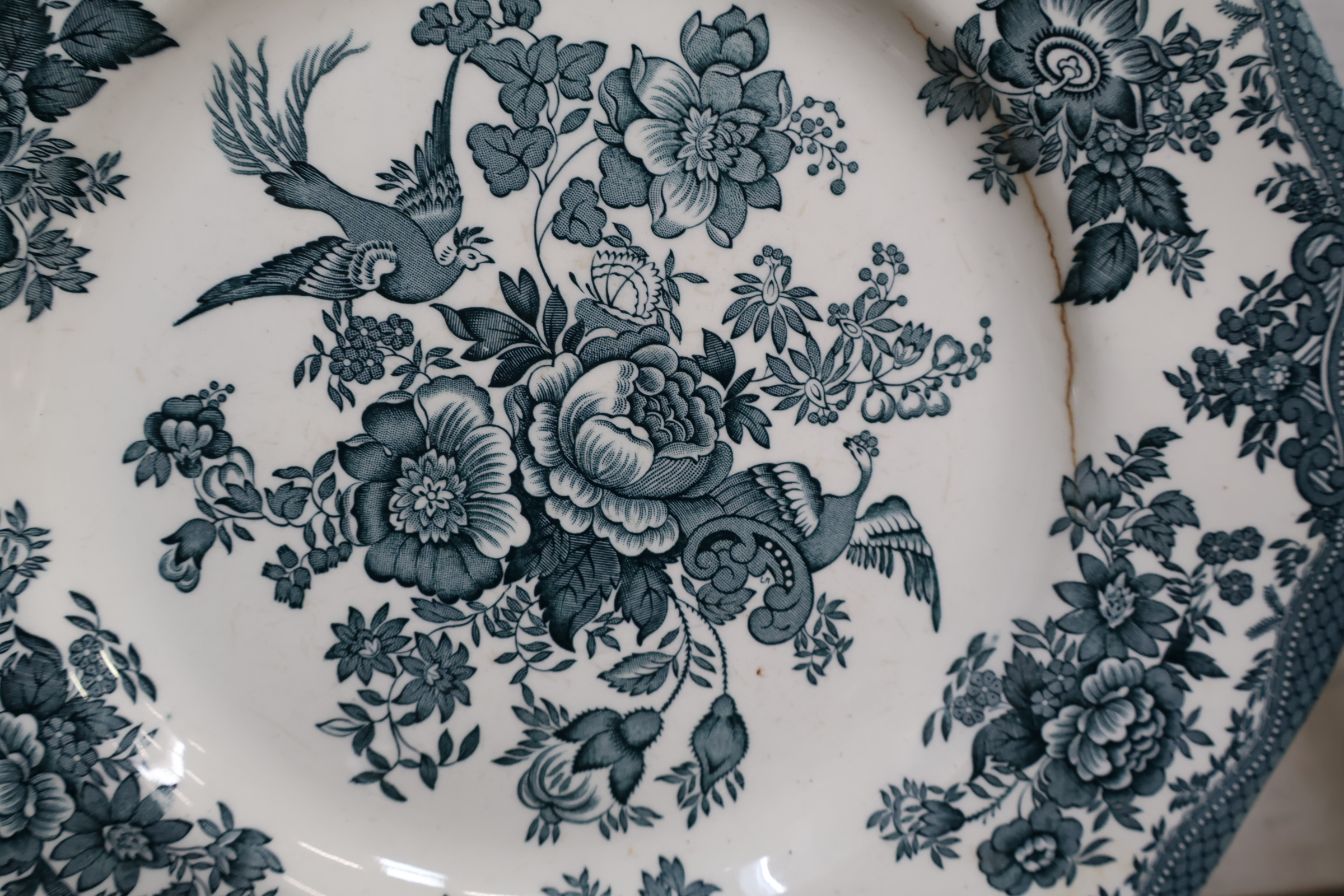 Set van diverse gedecoreerde borden en kopje met schotels – foto 6 – kavel bij GSD Auctions, Zoeterwoude