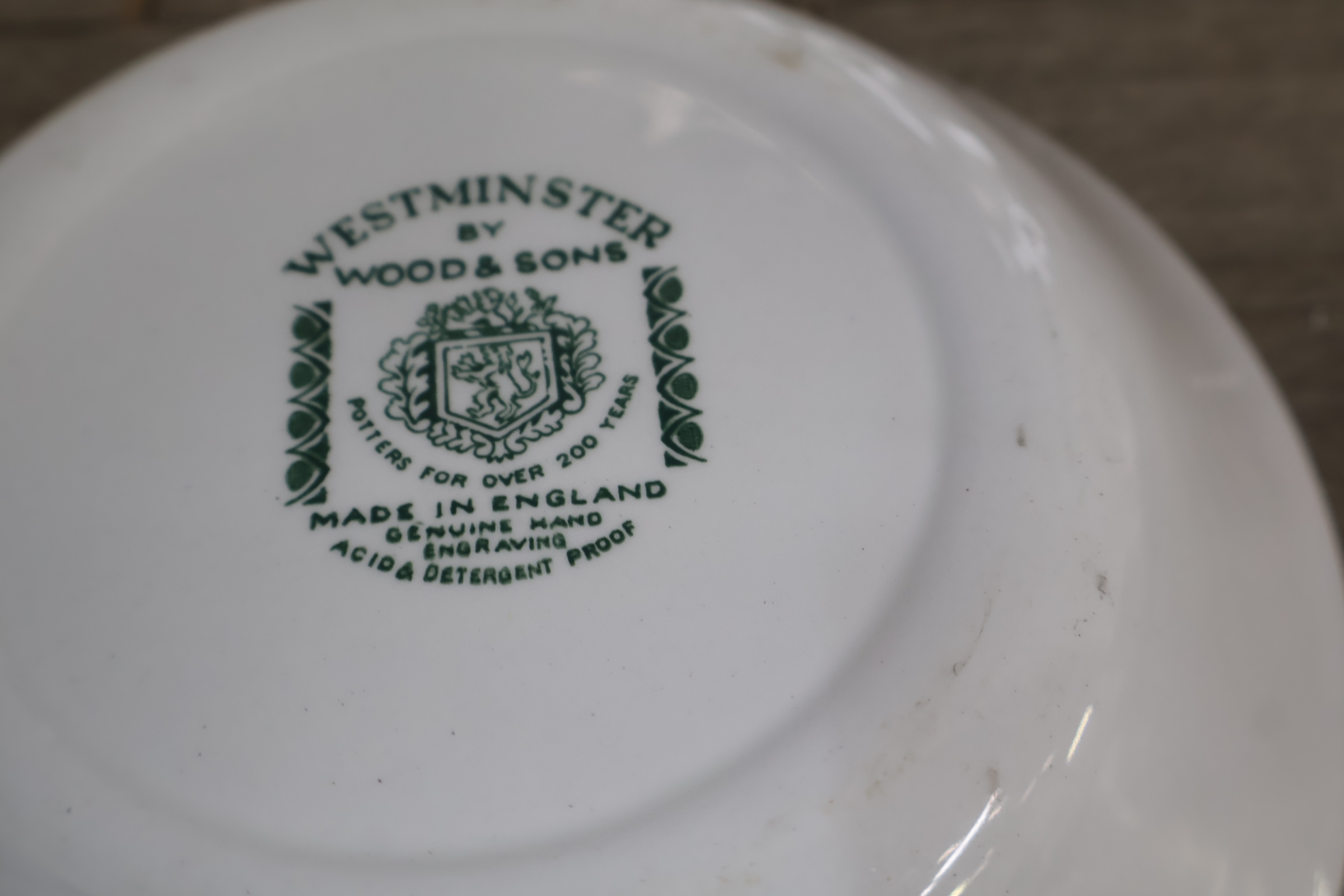Set van diverse gedecoreerde borden en kopje met schotels – foto 8 – kavel bij GSD Auctions, Zoeterwoude