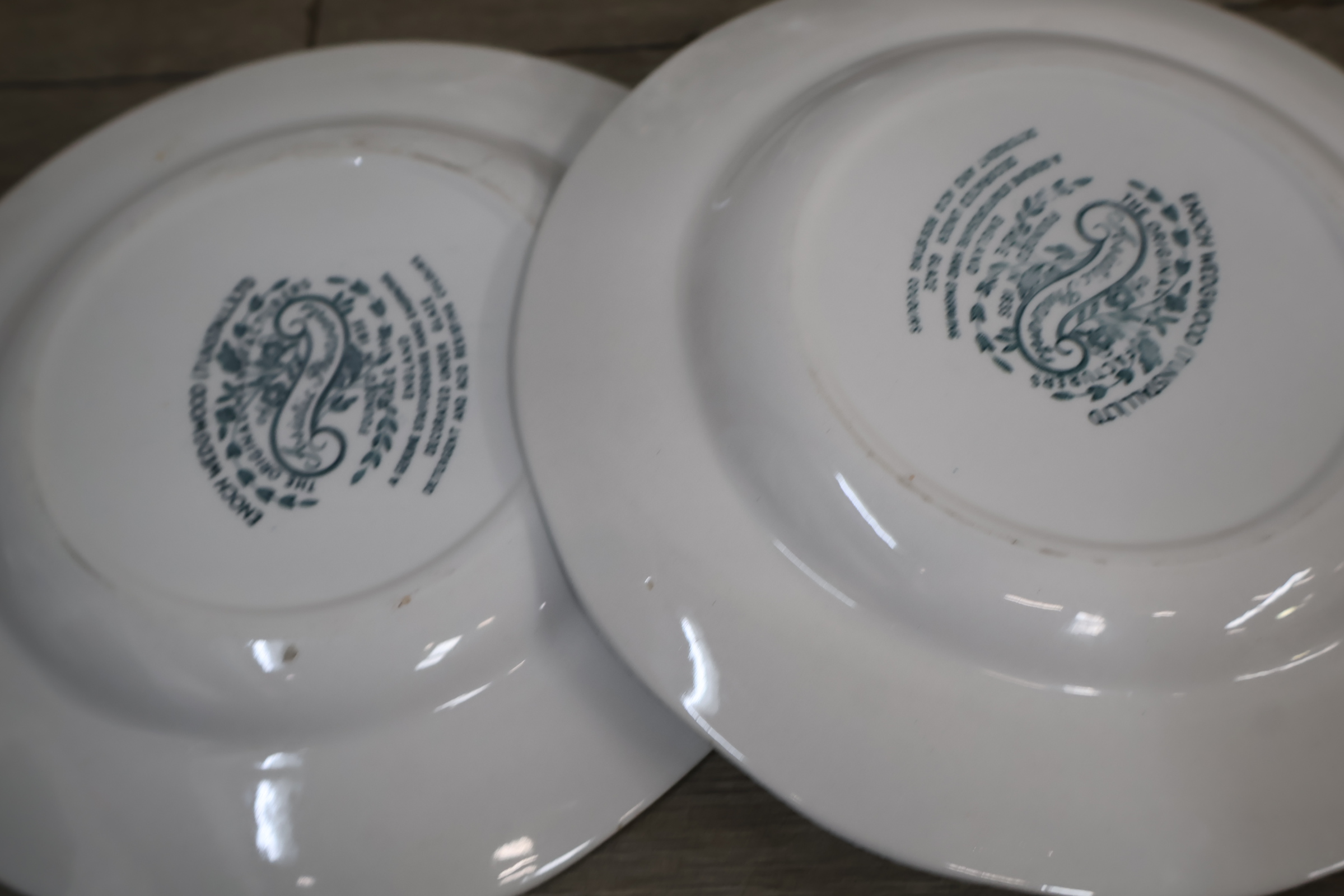 Set van diverse gedecoreerde borden en kopje met schotels – foto 9 – kavel bij GSD Auctions, Zoeterwoude