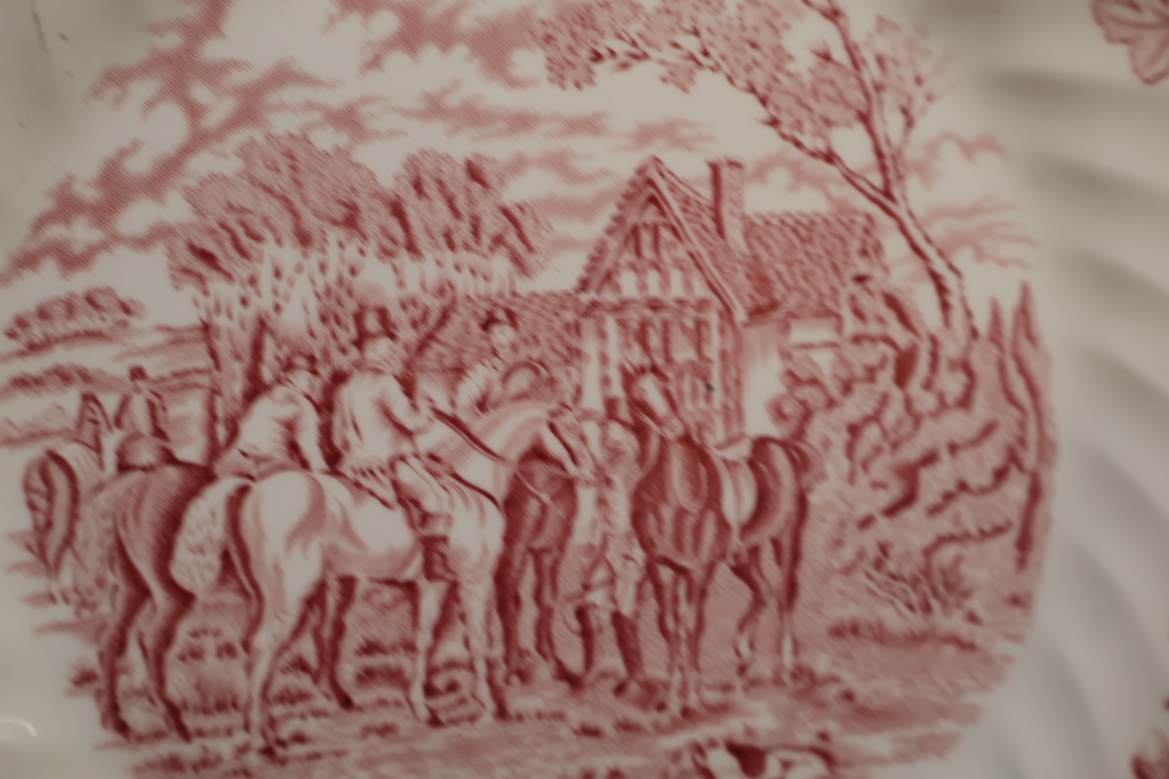 Set van diverse gedecoreerde borden en kopje met schotels – foto 20 – kavel bij GSD Auctions, Zoeterwoude