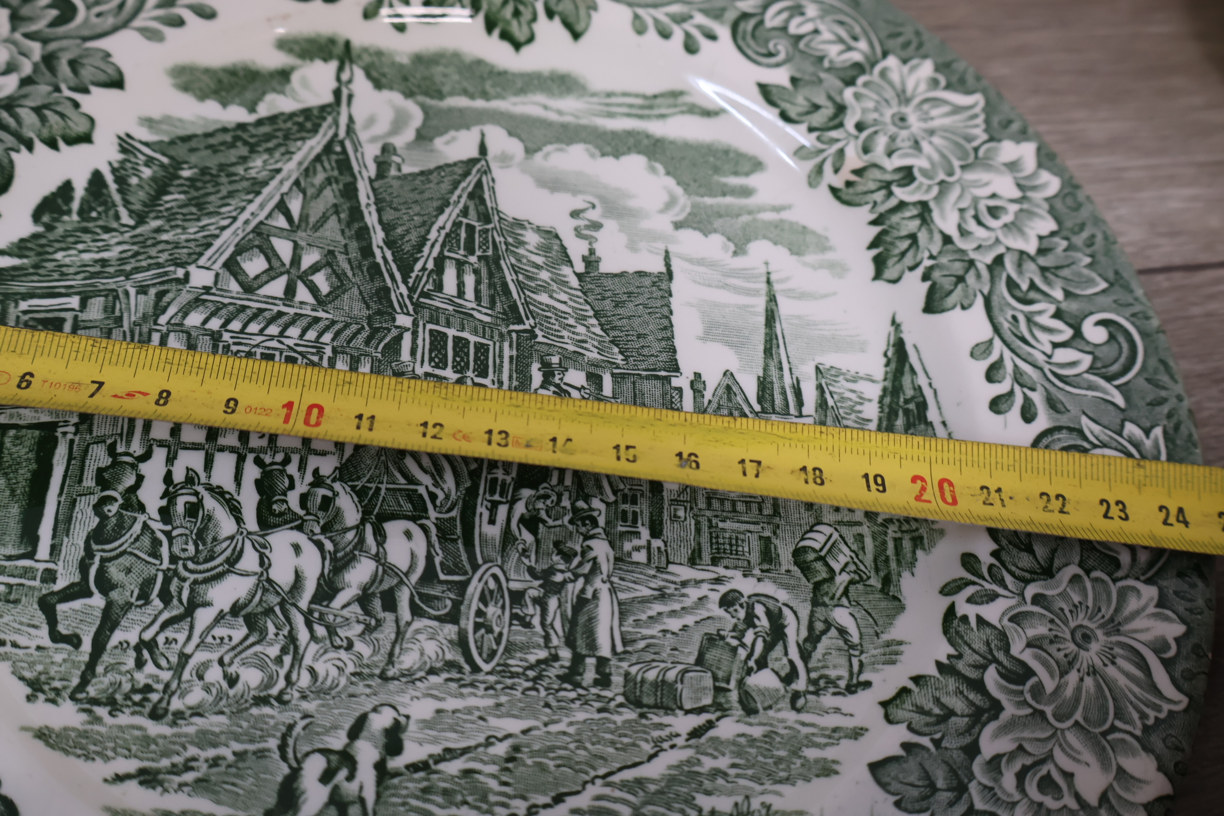 Set van diverse gedecoreerde borden en kopje met schotels – foto 22 – kavel bij GSD Auctions, Zoeterwoude