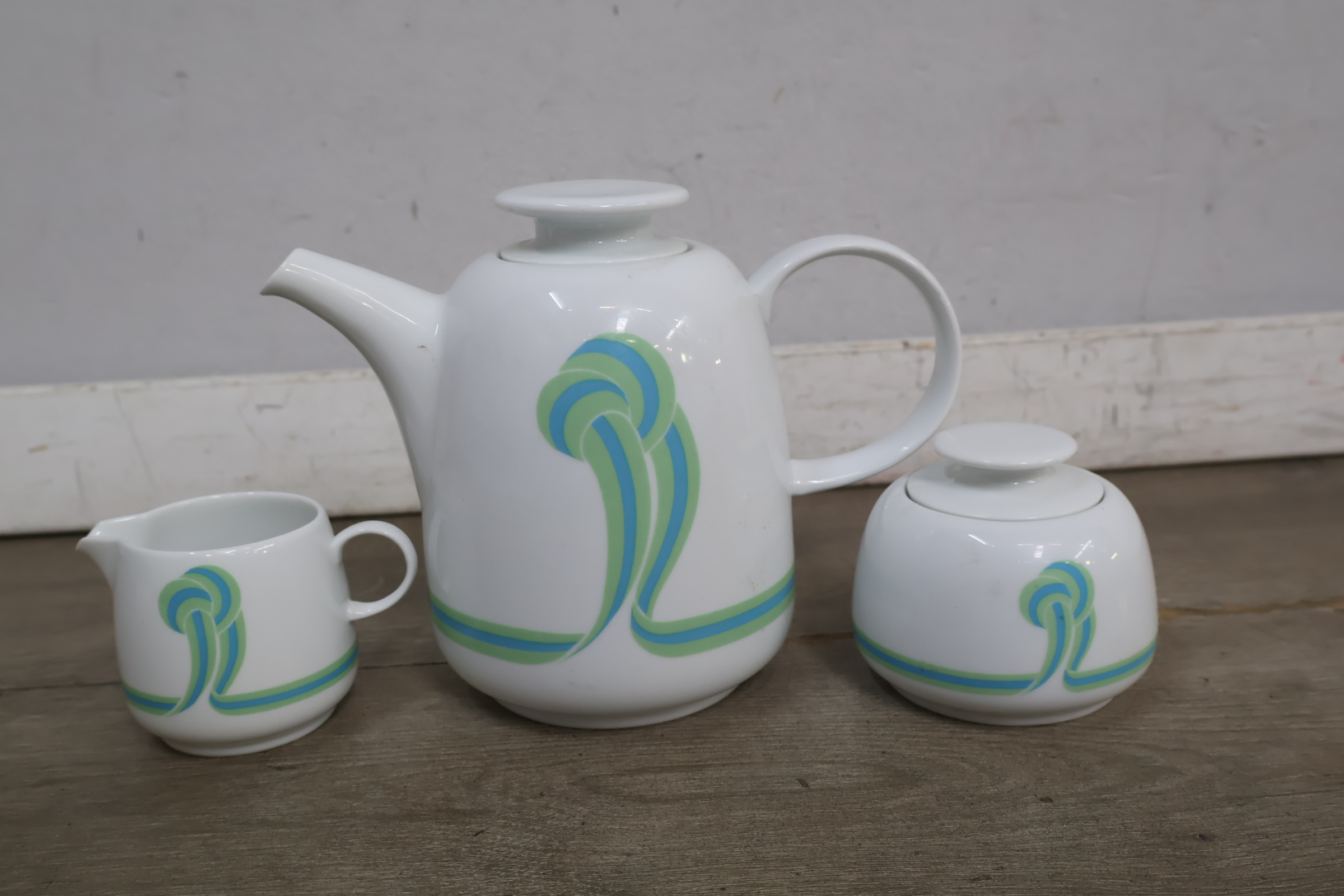 Theeservies met modern patroon – foto 6 – kavel bij GSD Auctions, Zoeterwoude