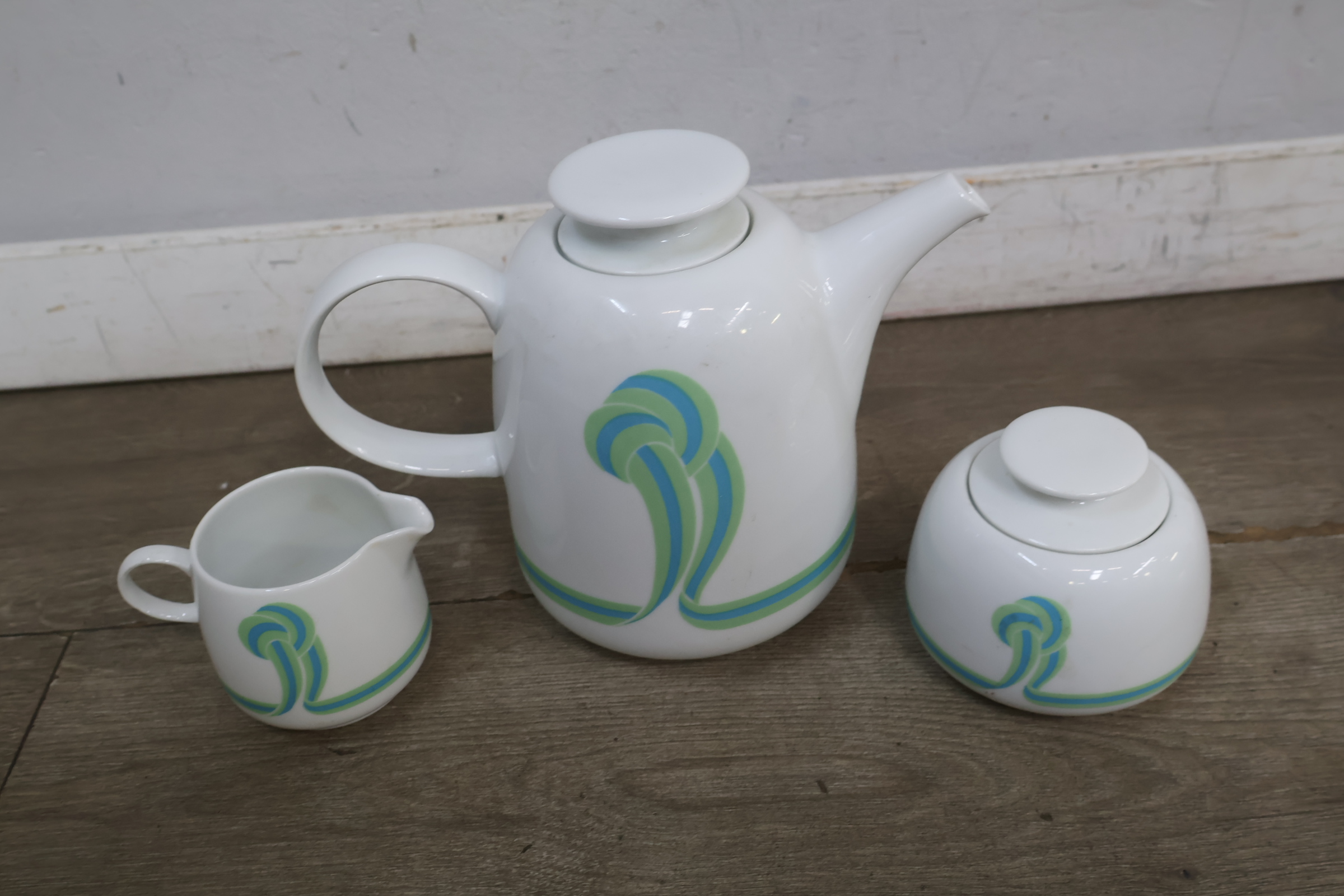 Theeservies met modern patroon – foto 8 – kavel bij GSD Auctions, Zoeterwoude