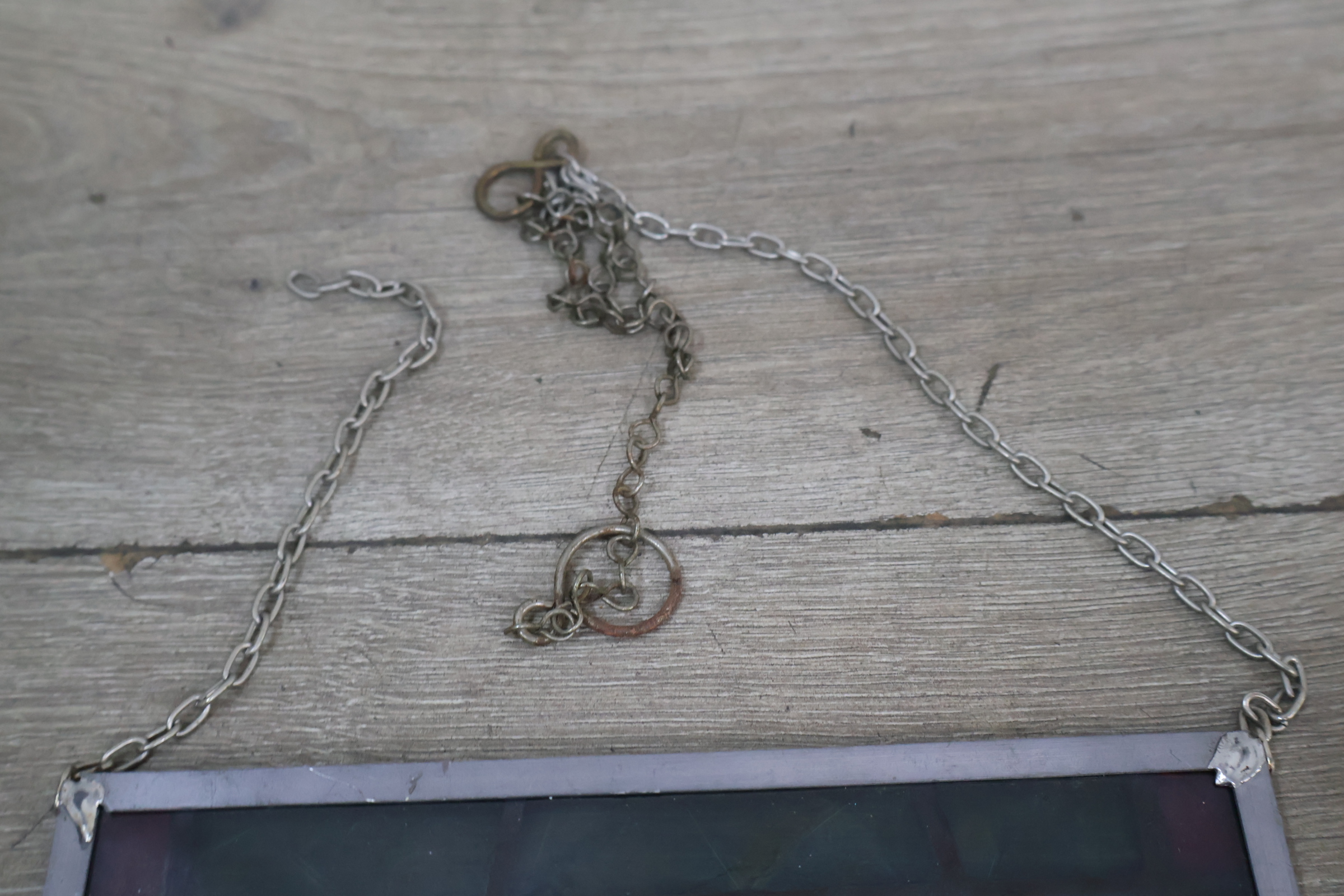 Set van drie glazen panelen met metalen frames en ketting – foto 12 – kavel bij GSD Auctions, Zoeterwoude