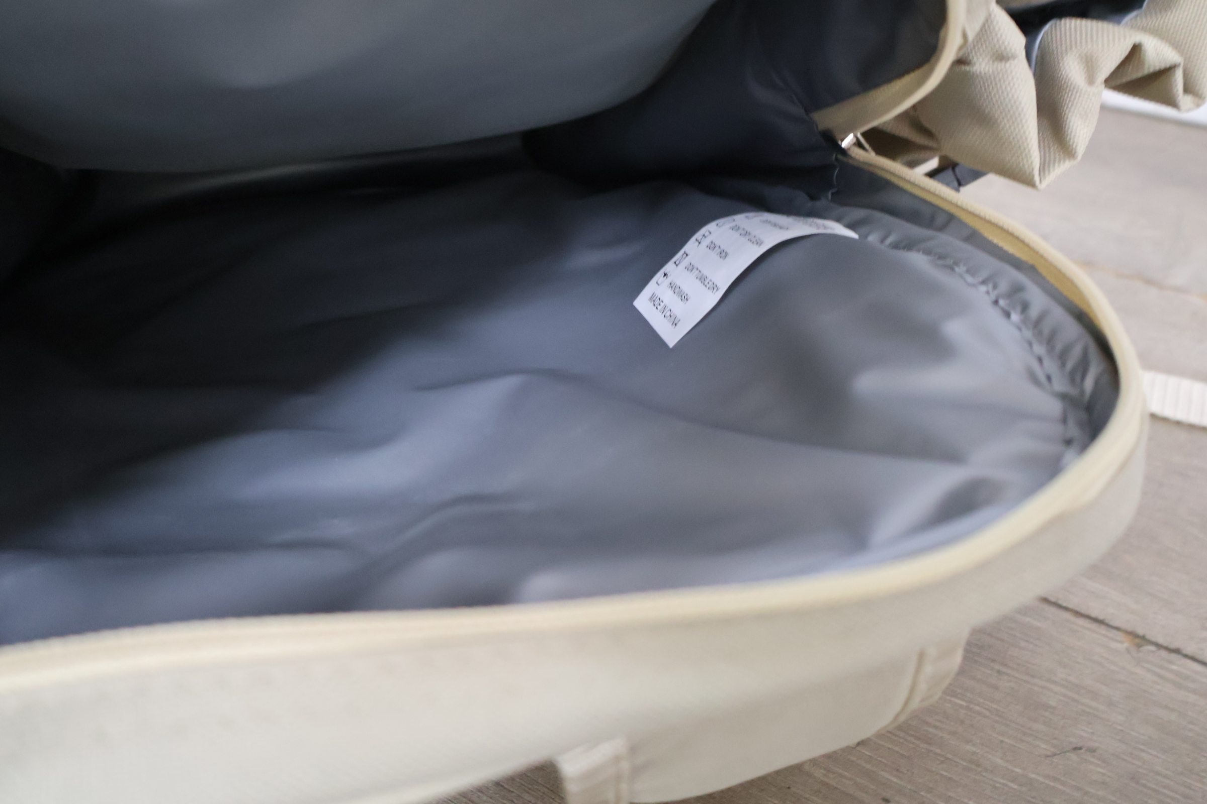 Picknickset met bestek, borden en glazen in beige tas – foto 9 – kavel bij GSD Auctions, Zoeterwoude