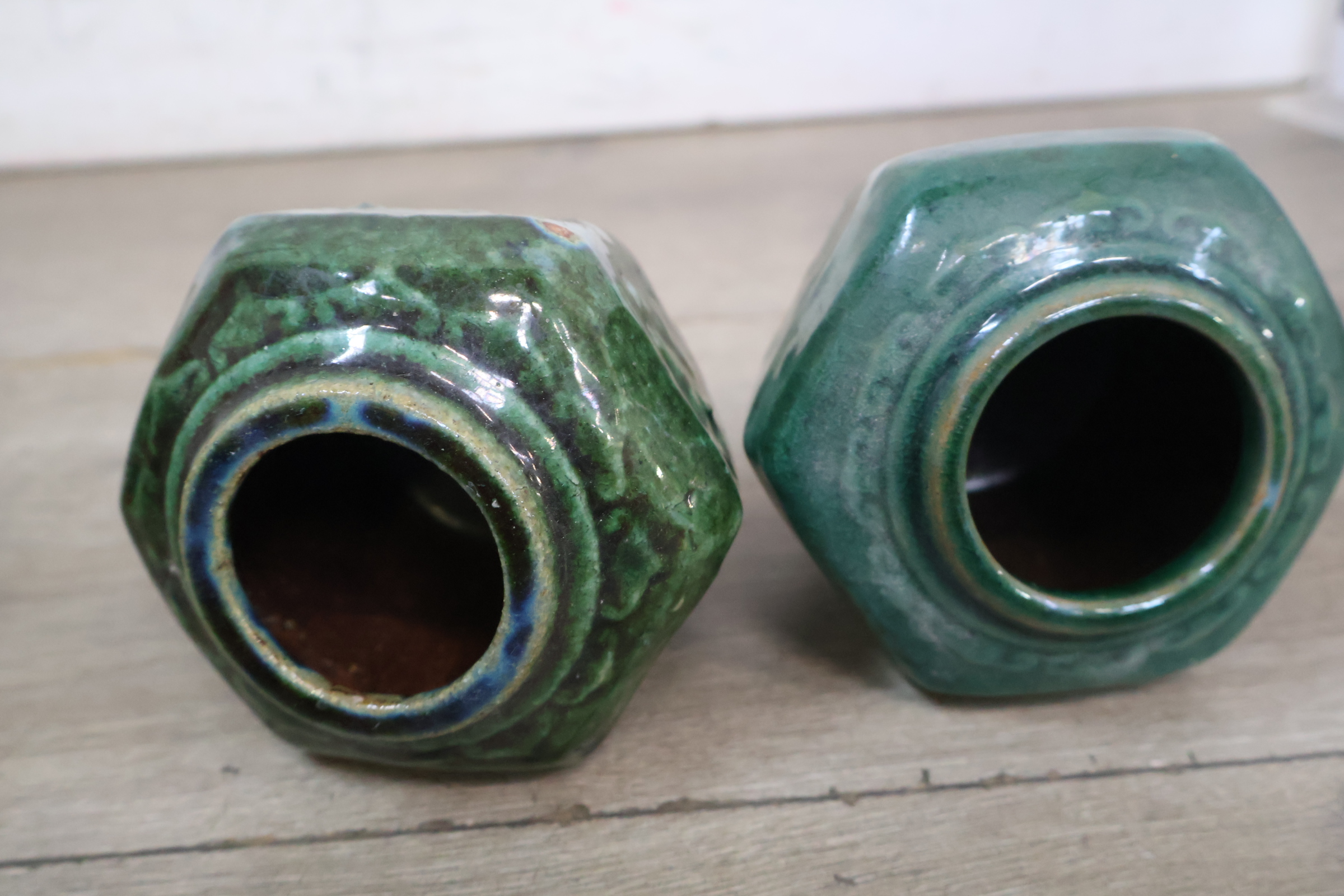 Set van 5 groene keramische potten – foto 4 – kavel bij GSD Auctions, Zoeterwoude