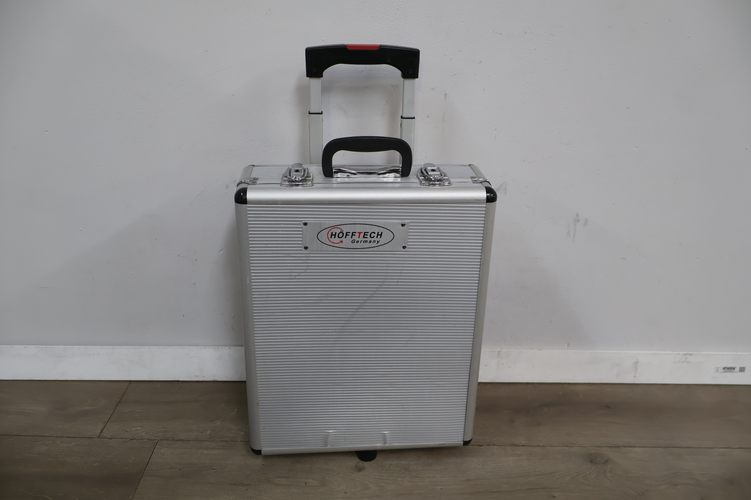 Höfftech aluminium trolley koffer – foto 4 – kavel bij GSD Auctions, Zoeterwoude