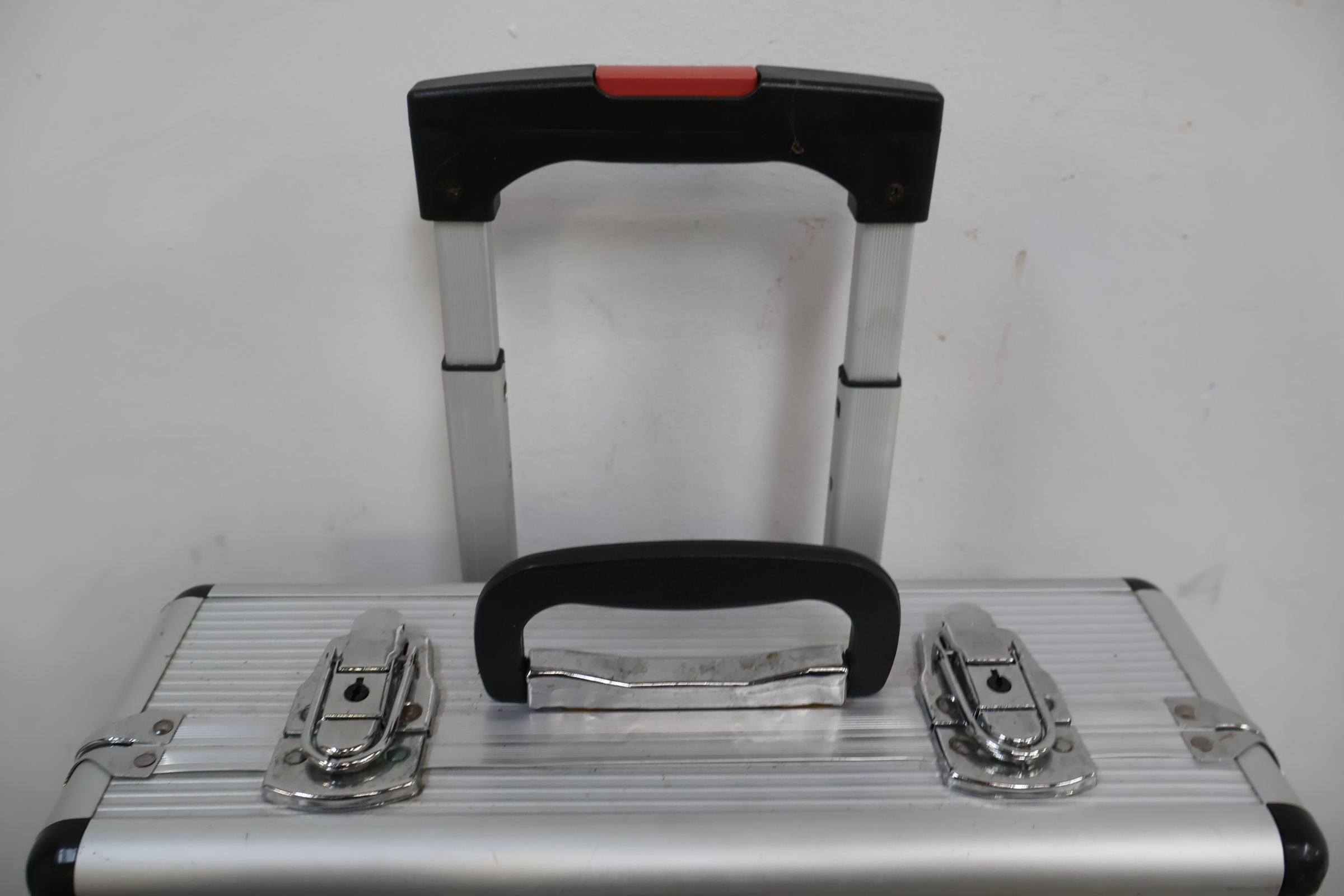Höfftech aluminium trolley koffer – foto 5 – kavel bij GSD Auctions, Zoeterwoude