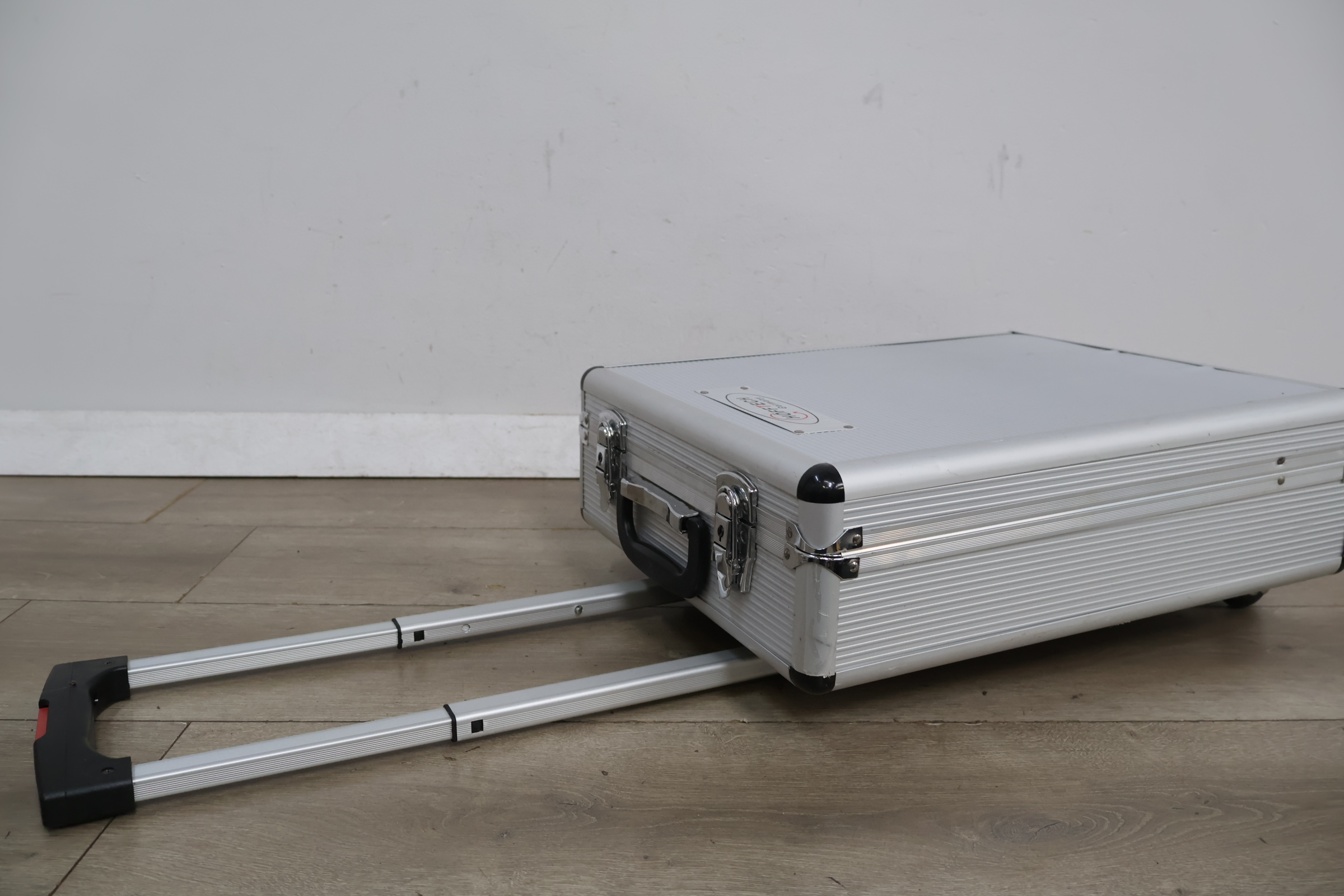 Höfftech aluminium trolley koffer – foto 8 – kavel bij GSD Auctions, Zoeterwoude