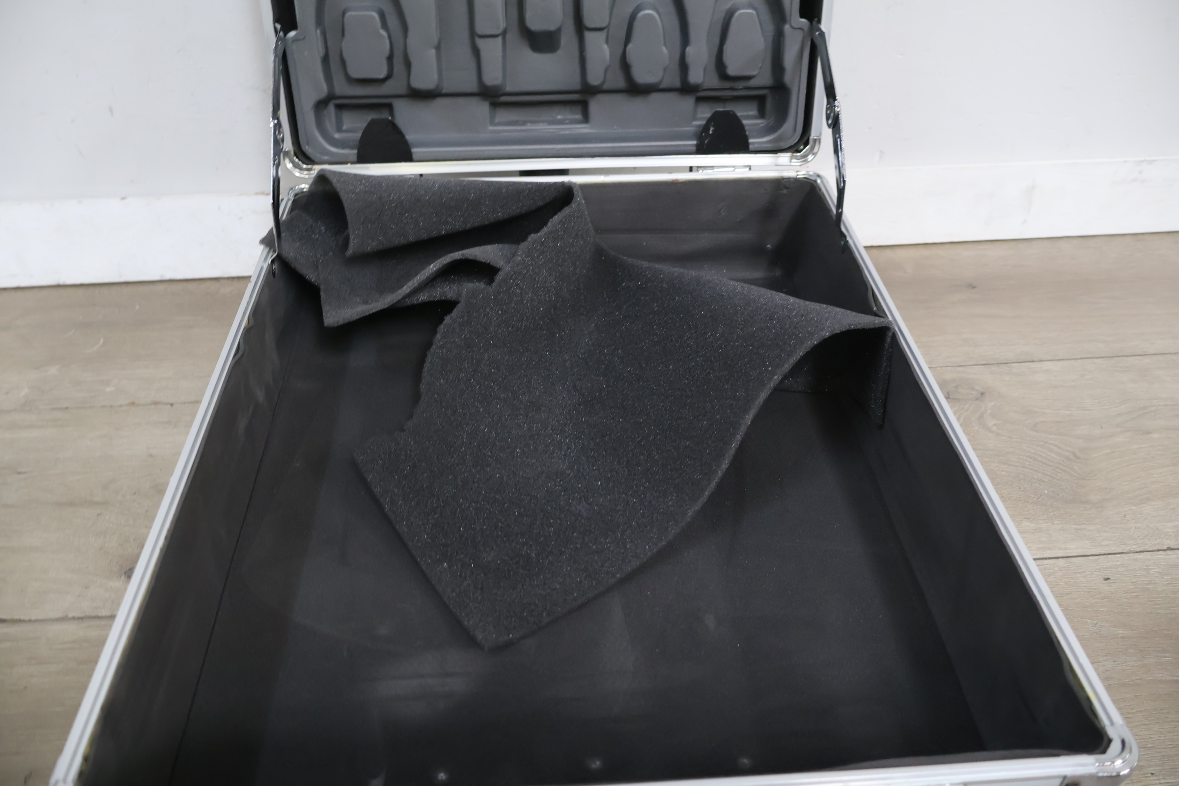 Höfftech aluminium trolley koffer – foto 11 – kavel bij GSD Auctions, Zoeterwoude