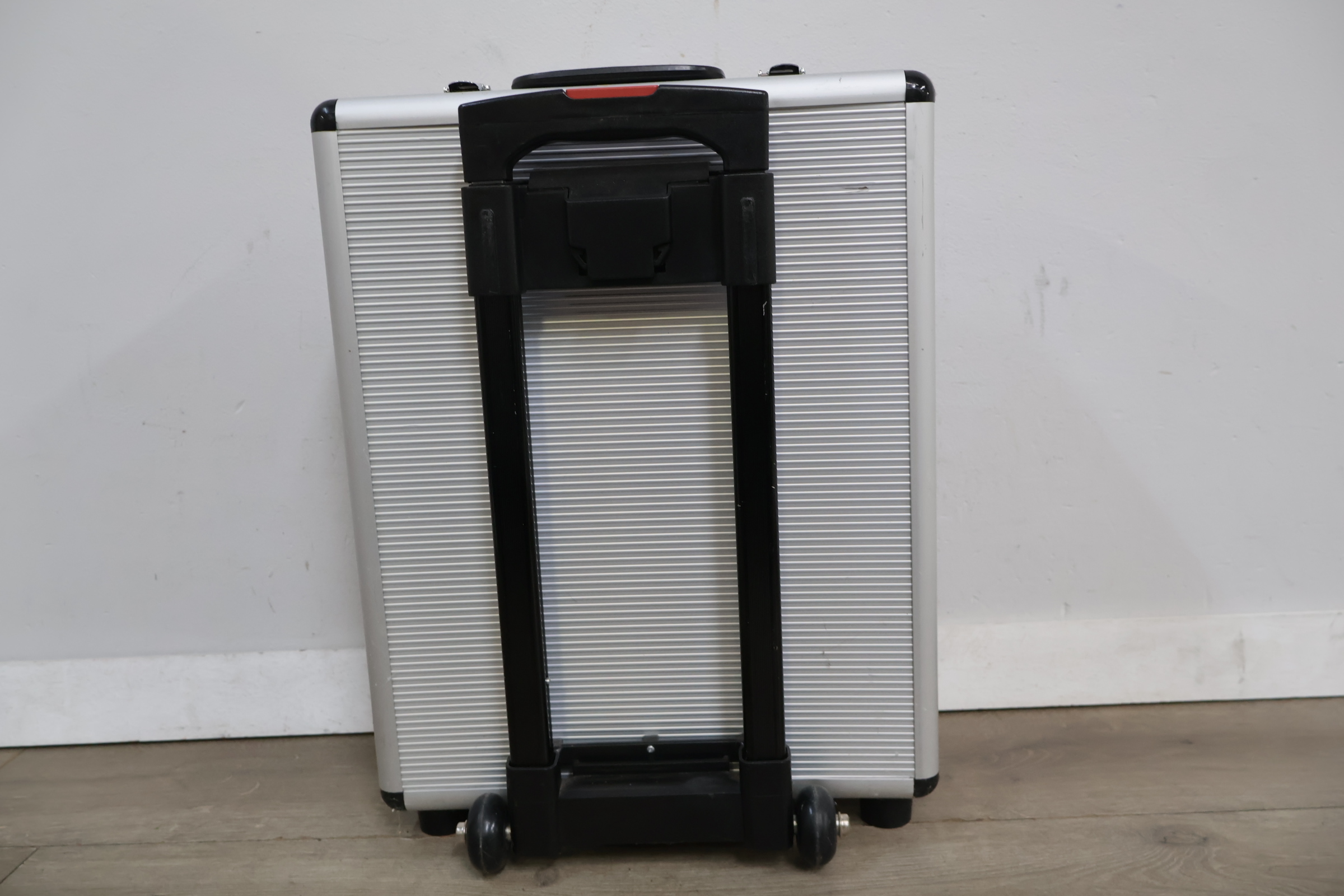 Höfftech aluminium trolley koffer – foto 15 – kavel bij GSD Auctions, Zoeterwoude