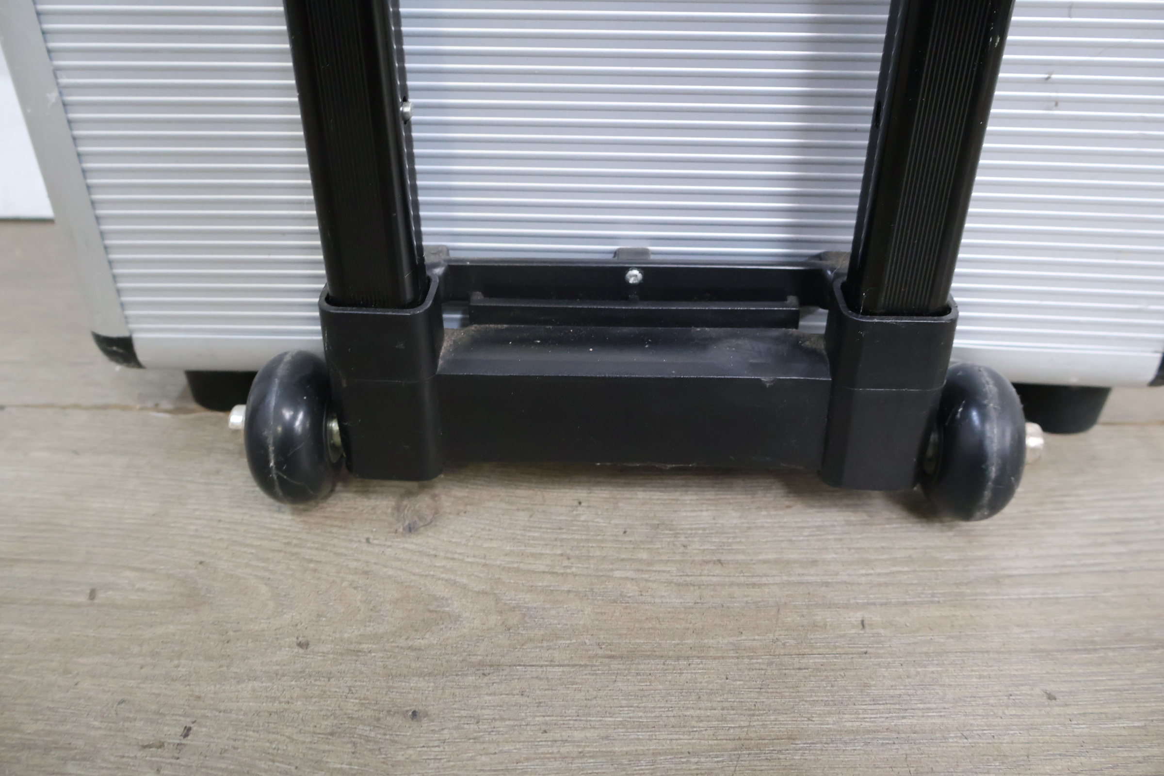 Höfftech aluminium trolley koffer – foto 16 – kavel bij GSD Auctions, Zoeterwoude