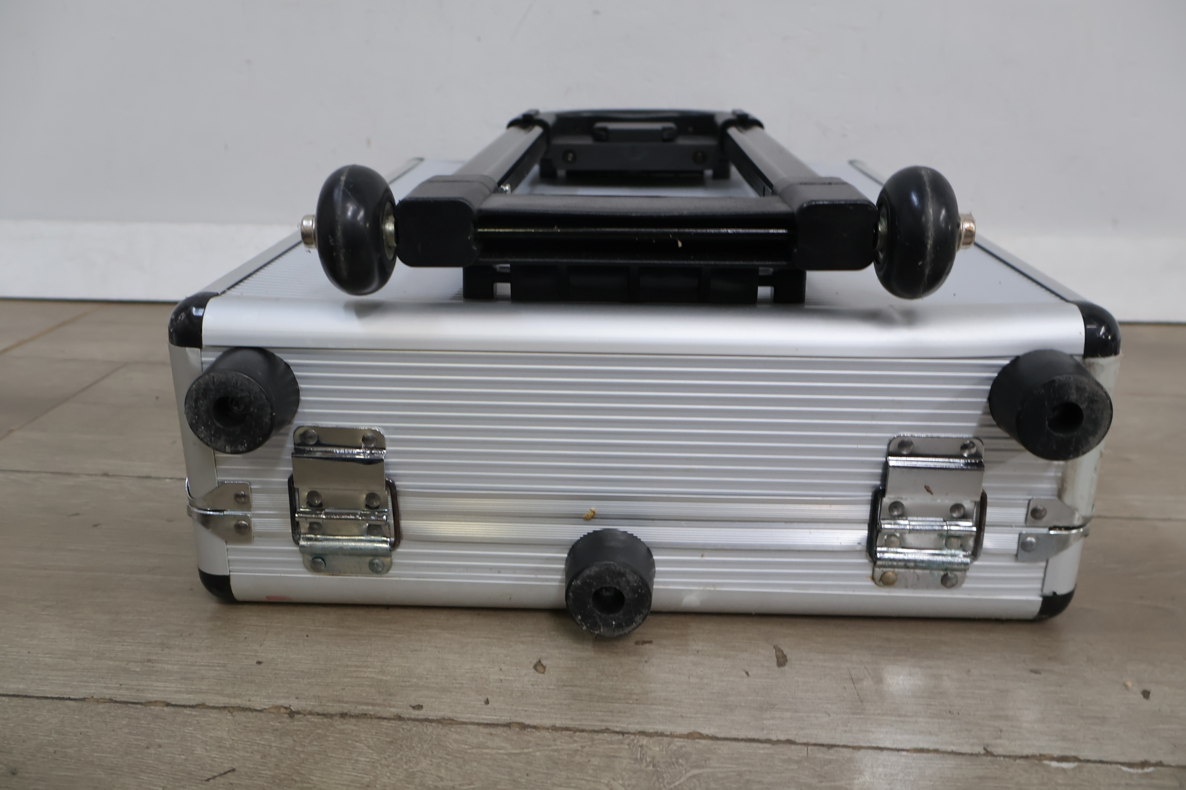 Höfftech aluminium trolley koffer – foto 17 – kavel bij GSD Auctions, Zoeterwoude