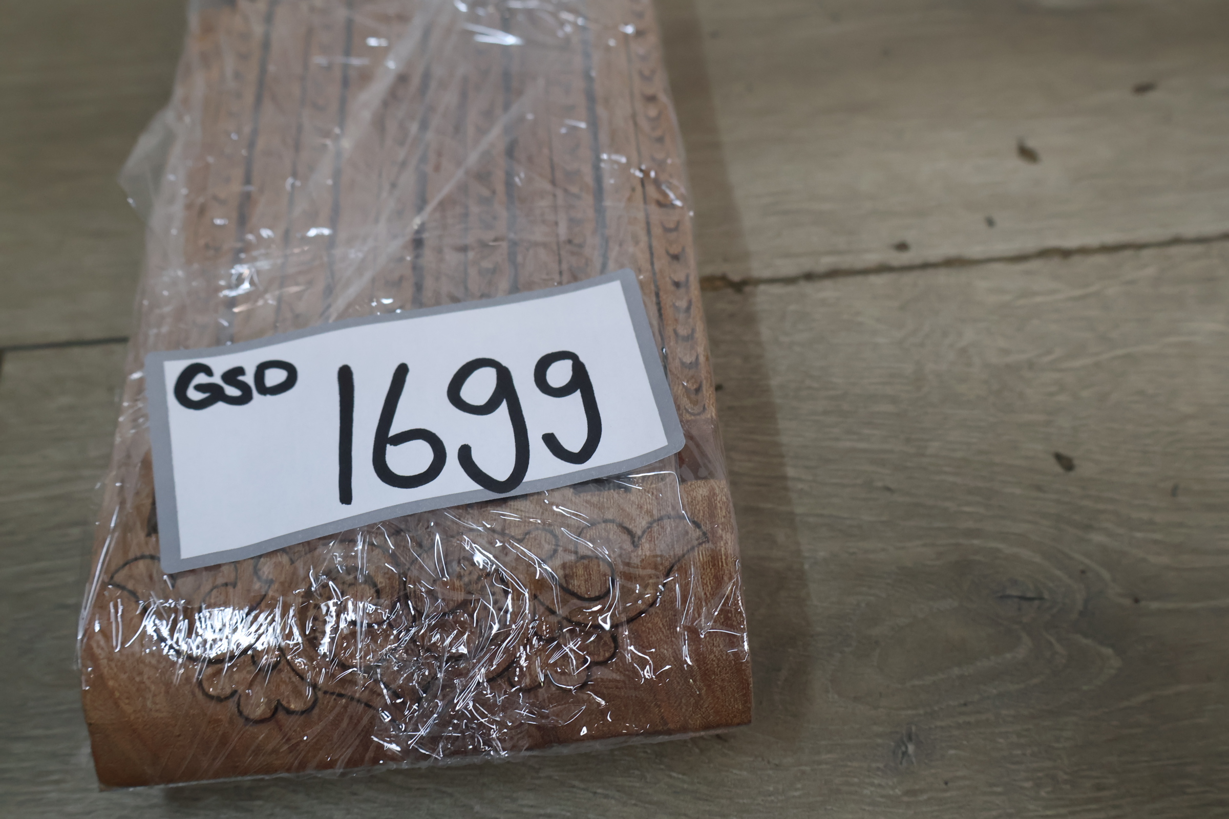 Houten standaard (Laukh) met houtsnijwerk – foto 16 – kavel bij GSD Auctions, Zoeterwoude