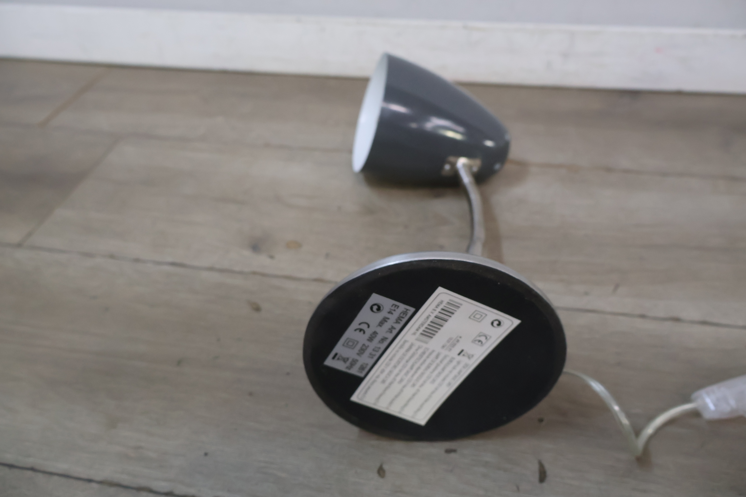 Moderne bureaulamp met metalen voet – foto 9 – kavel bij GSD Auctions, Zoeterwoude