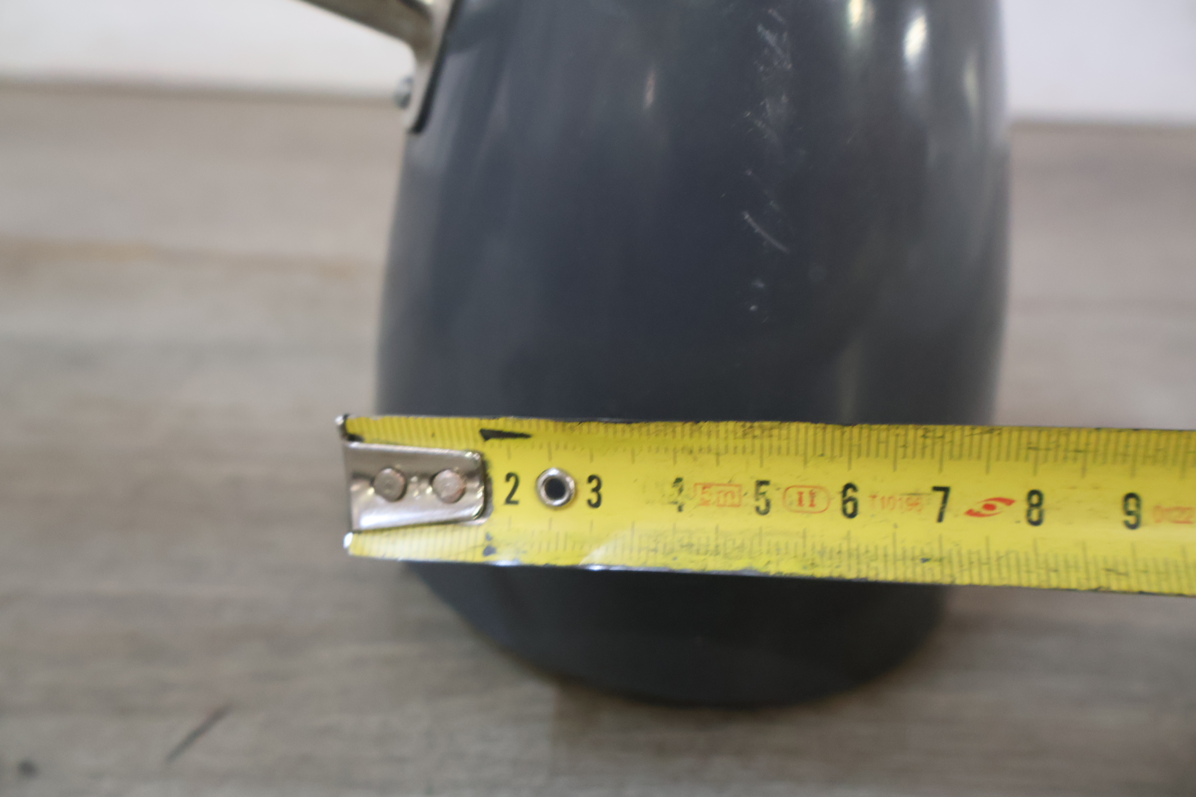Moderne bureaulamp met metalen voet – foto 14 – kavel bij GSD Auctions, Zoeterwoude