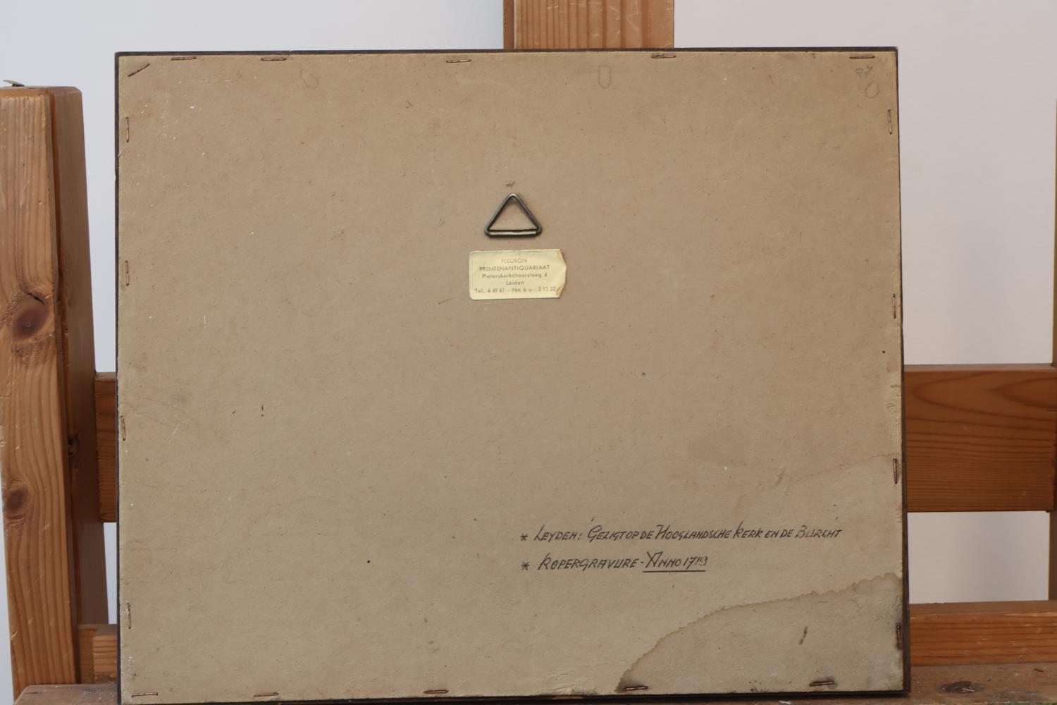 Ingelijste gravure kerk met figuren – foto 4 – kavel bij GSD Auctions, Zoeterwoude