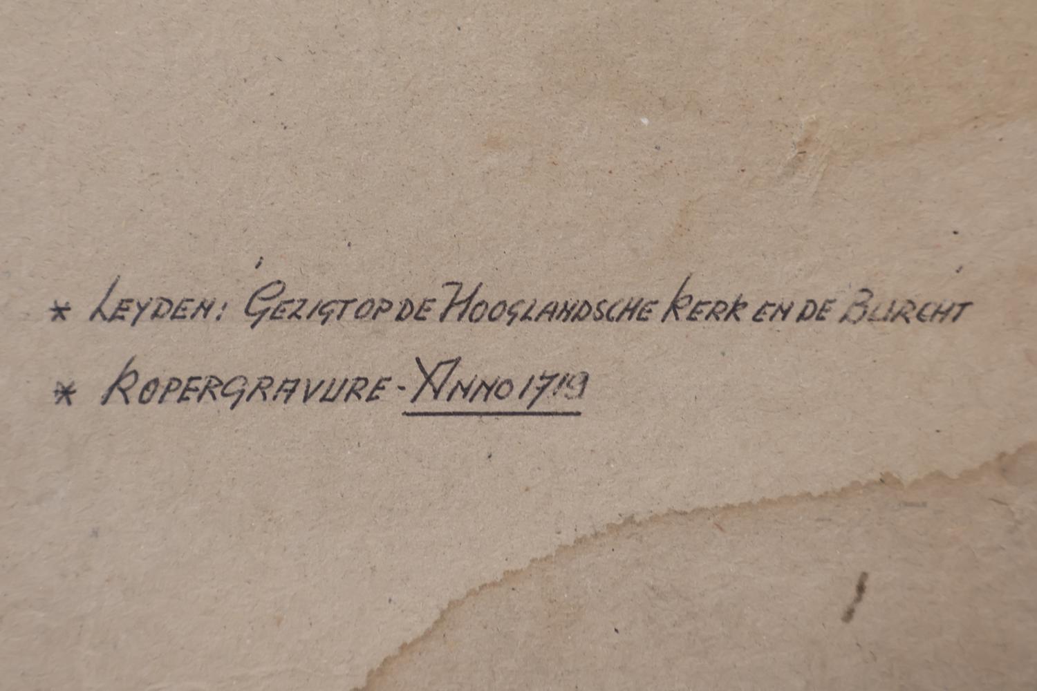 Ingelijste gravure kerk met figuren – foto 5 – kavel bij GSD Auctions, Zoeterwoude